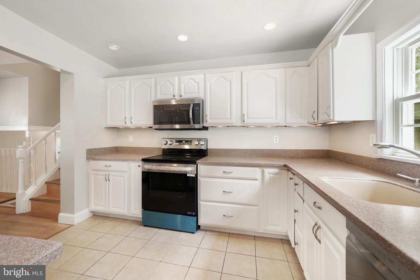 15950 Alameda Dr Property Photo 6