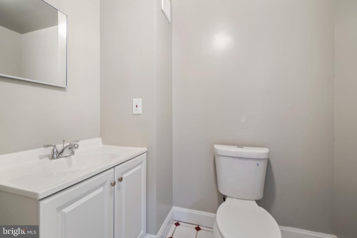 15950 Alameda Dr Property Photo 8