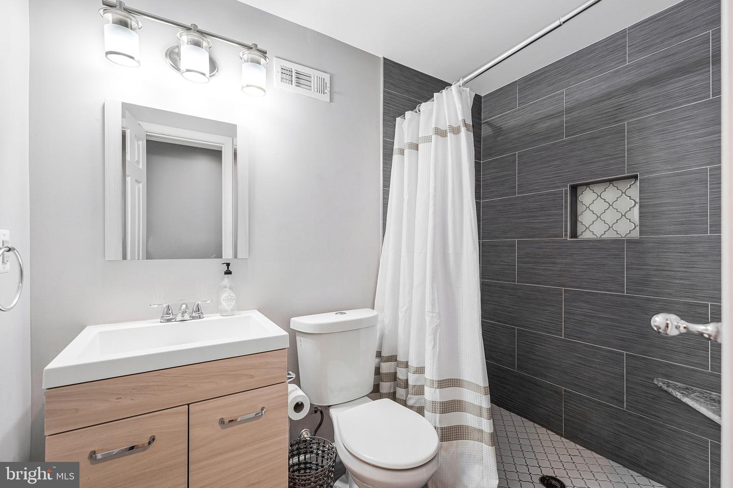13805 Gullivers Trl Property Photo 38