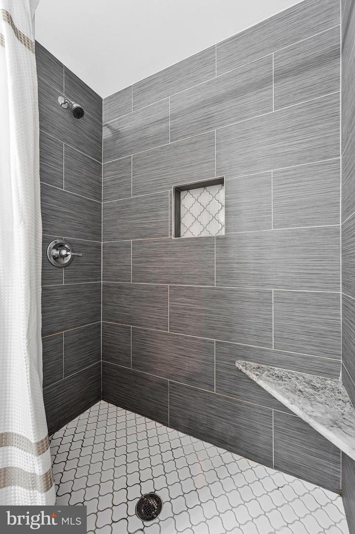 13805 Gullivers Trl Property Photo 40
