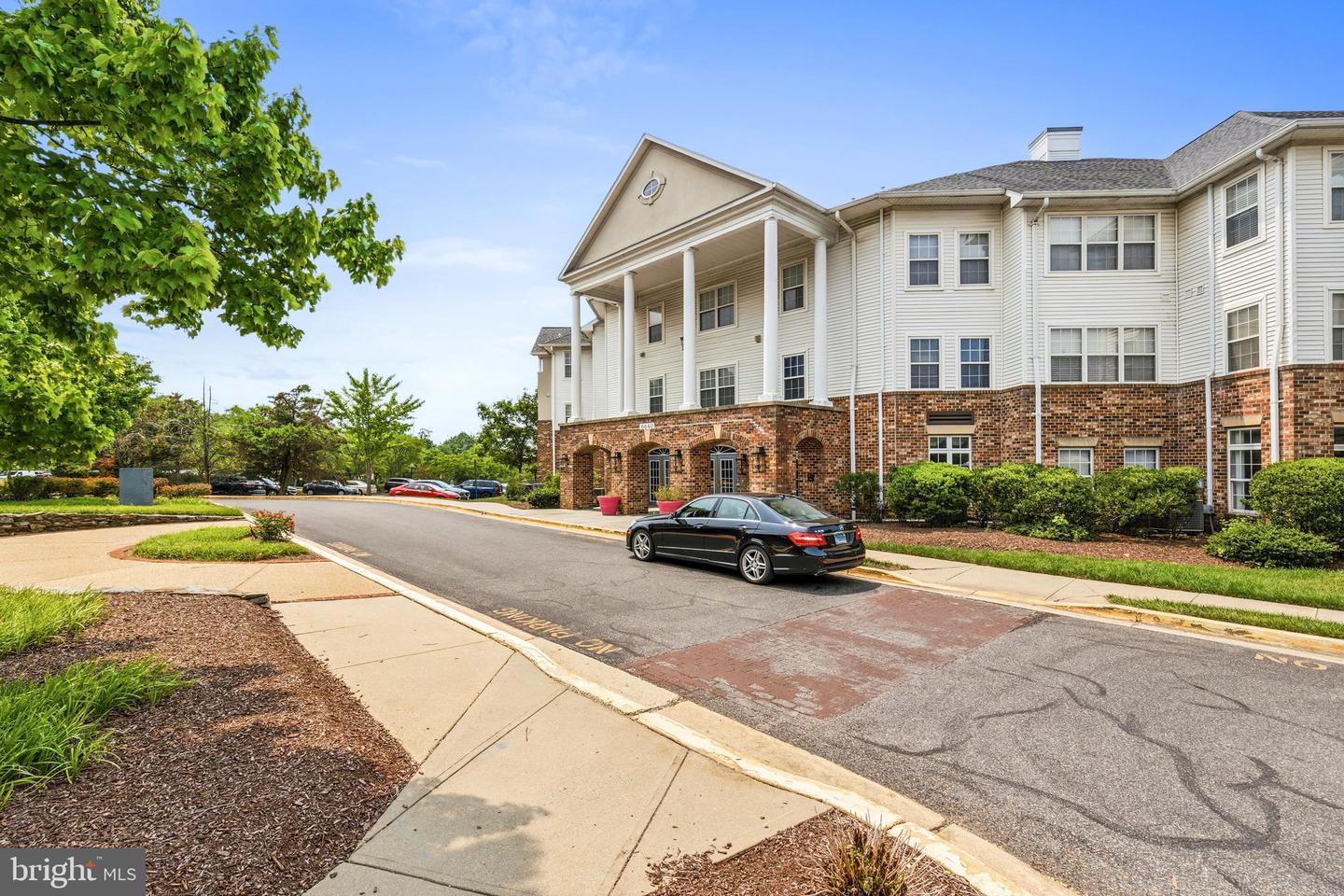 6640 Lake Park Dr #3b Property Photo 2