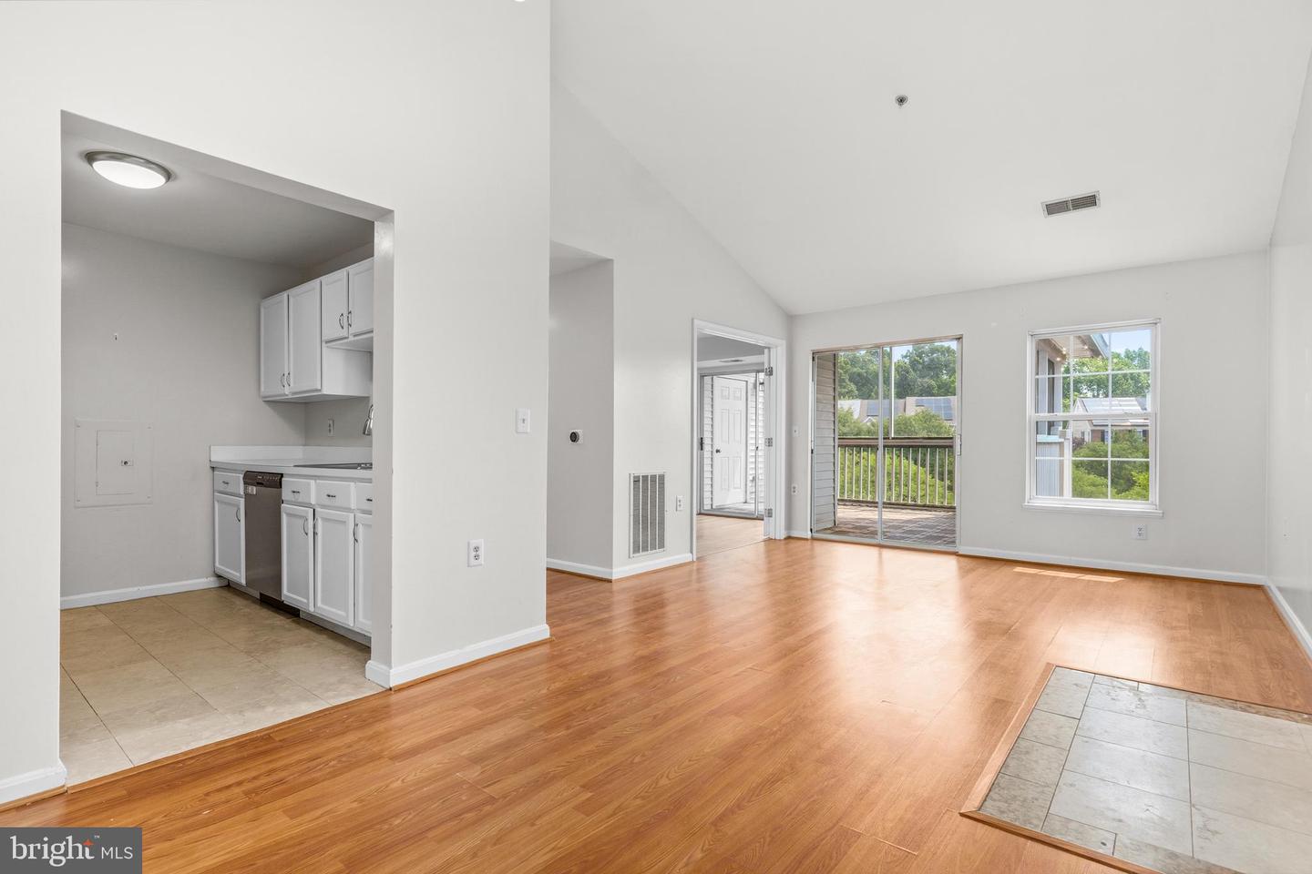 6640 Lake Park Dr #3b Property Photo 6