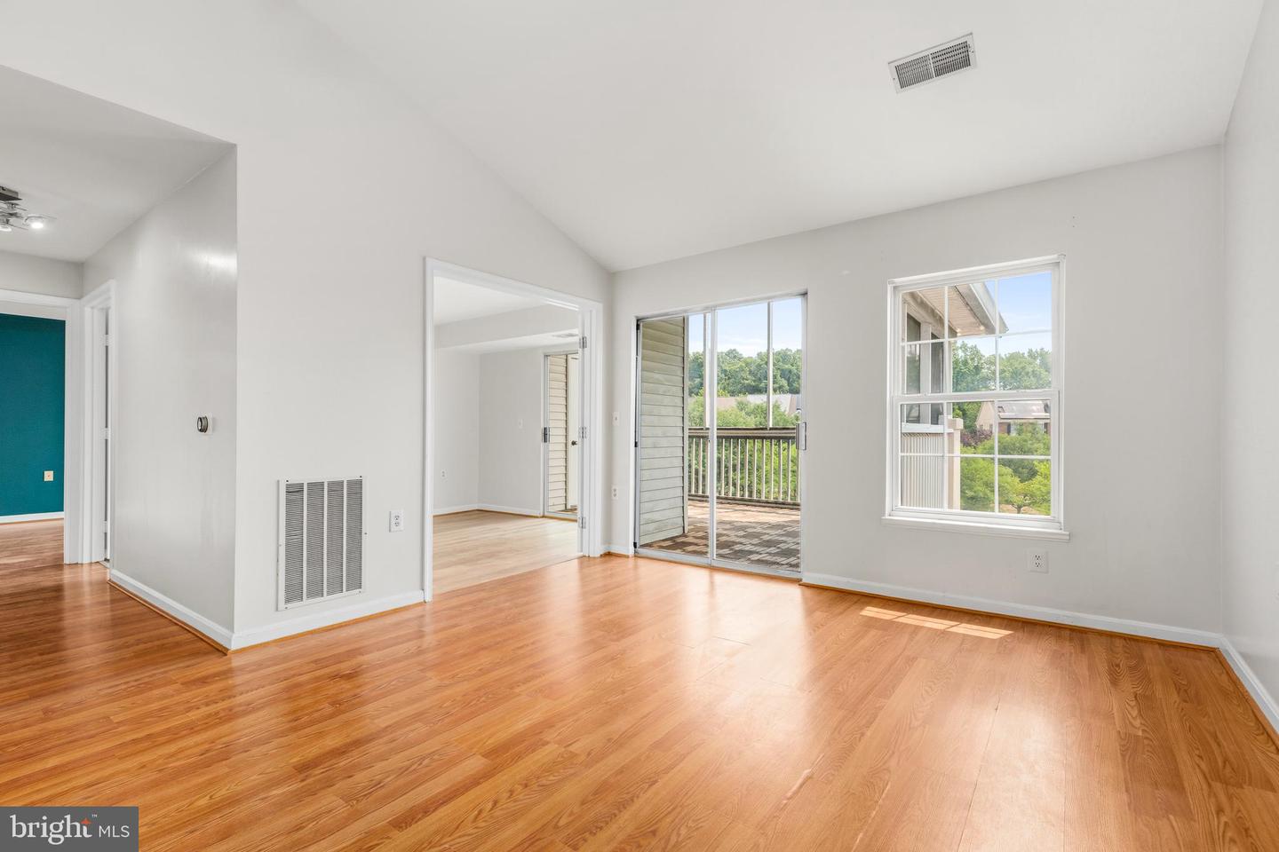 6640 Lake Park Dr #3b Property Photo 9