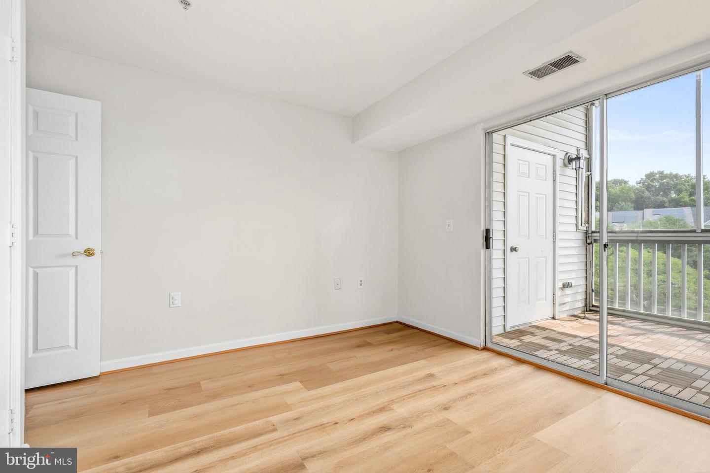 6640 Lake Park Dr #3b Property Photo 13
