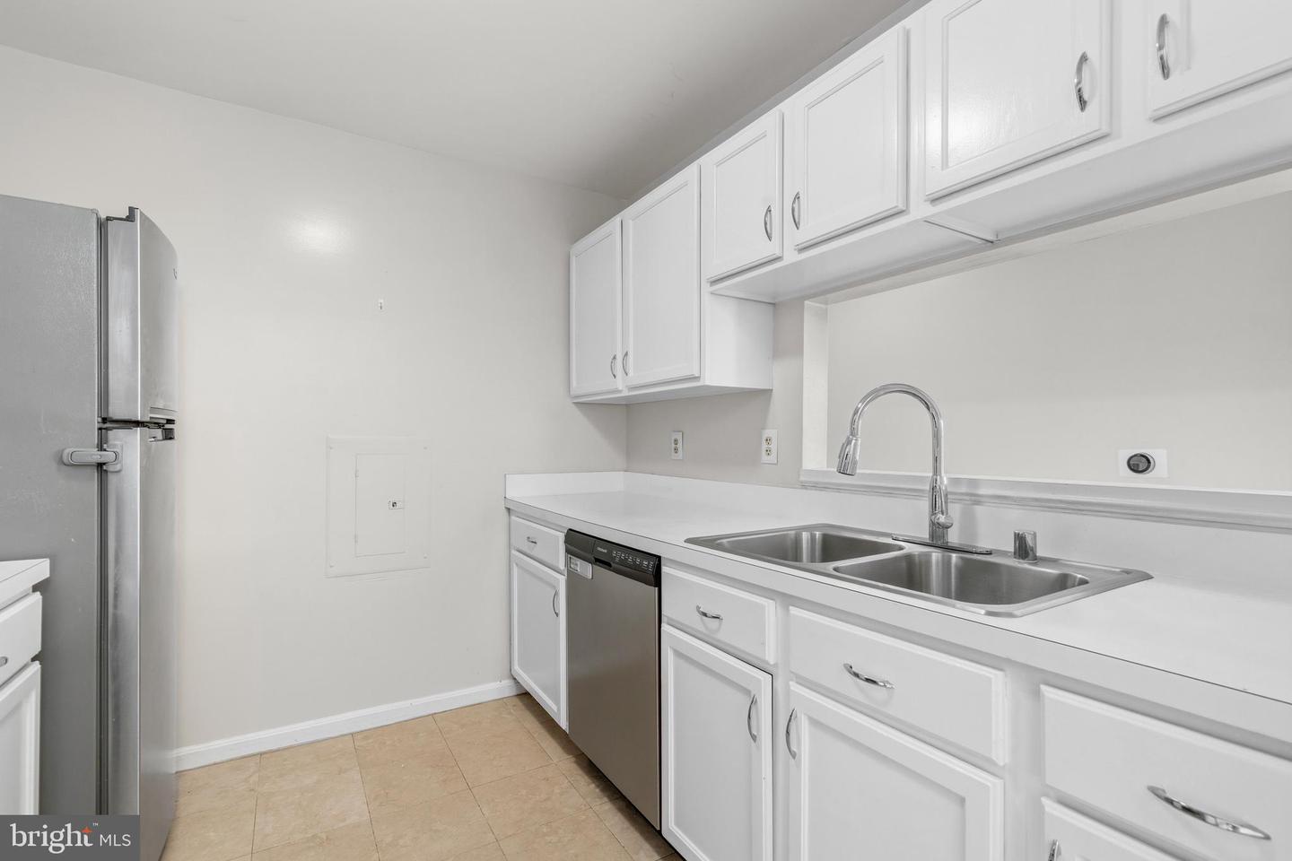 6640 Lake Park Dr #3b Property Photo 18