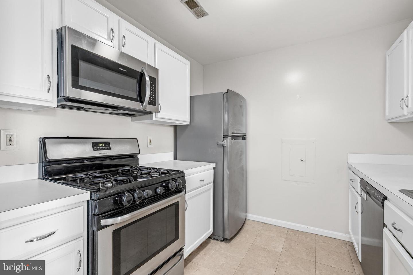 6640 Lake Park Dr #3b Property Photo 20