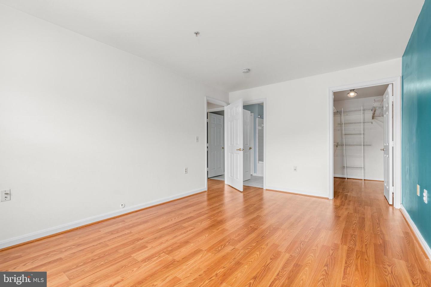 6640 Lake Park Dr #3b Property Photo 24