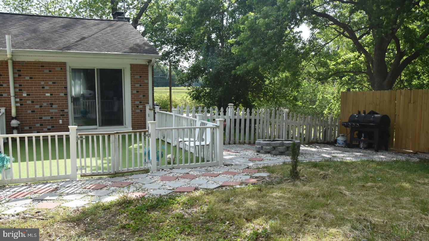 8610 Croom Rd Property Photo 2