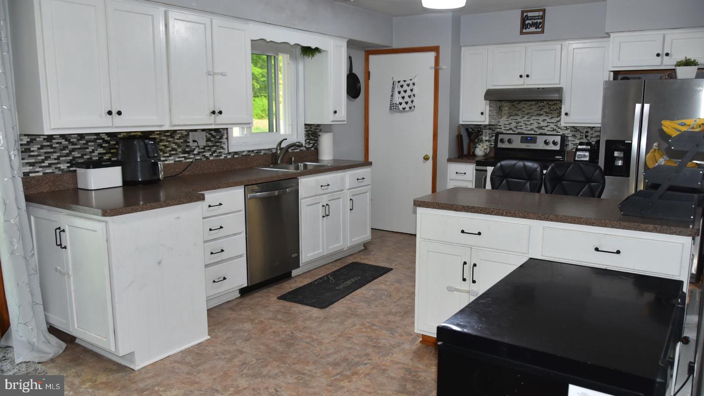 8610 Croom Rd Property Photo 7