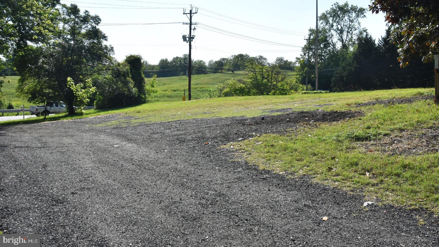 8610 Croom Rd Property Photo 10
