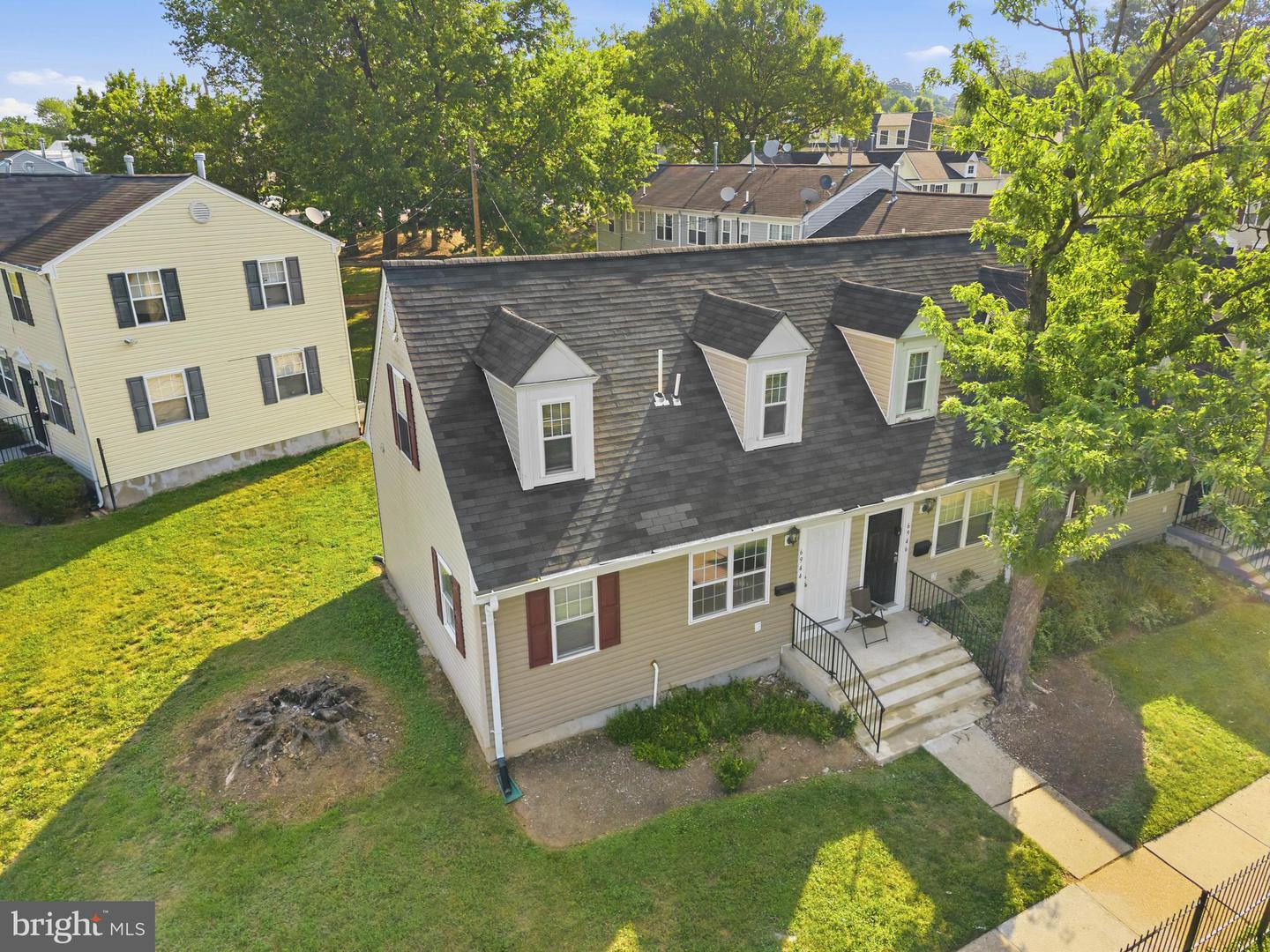 6944 Hawthorne St Property Photo 3