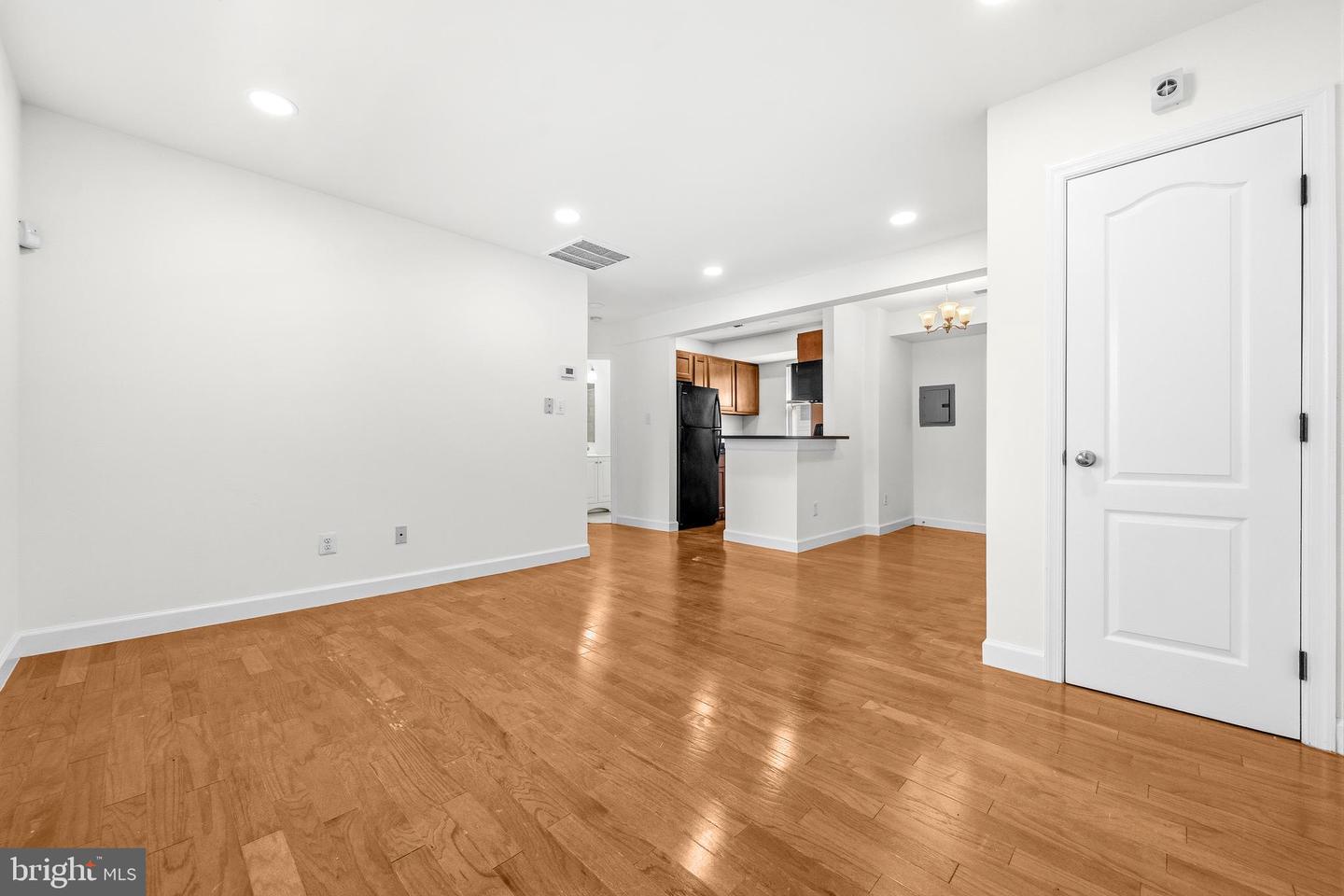 6944 Hawthorne St Property Photo 5