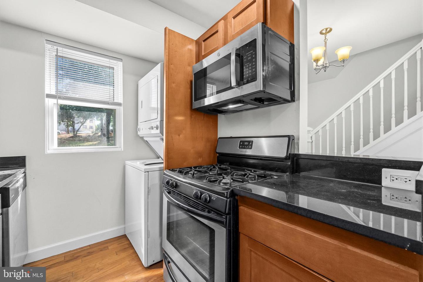 6944 Hawthorne St Property Photo 12