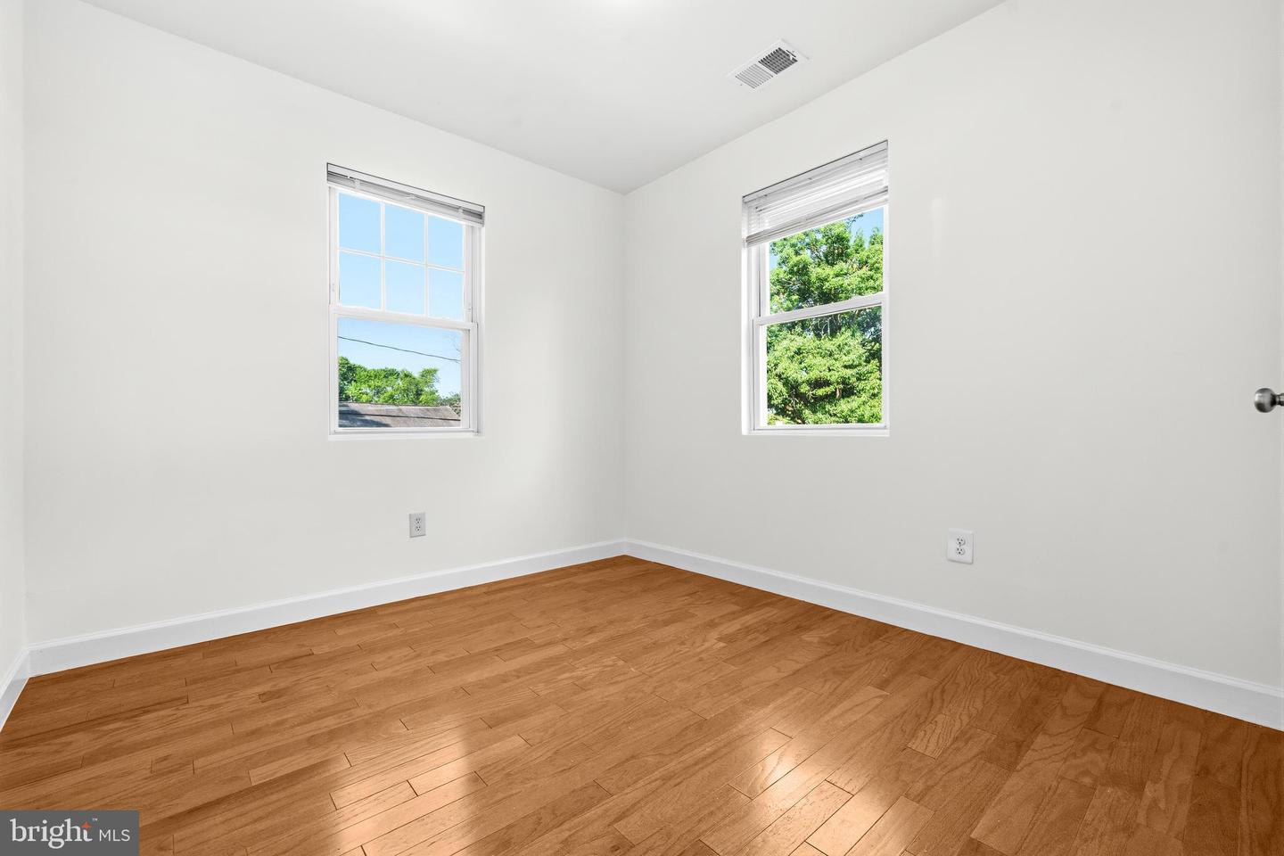 6944 Hawthorne St Property Photo 17