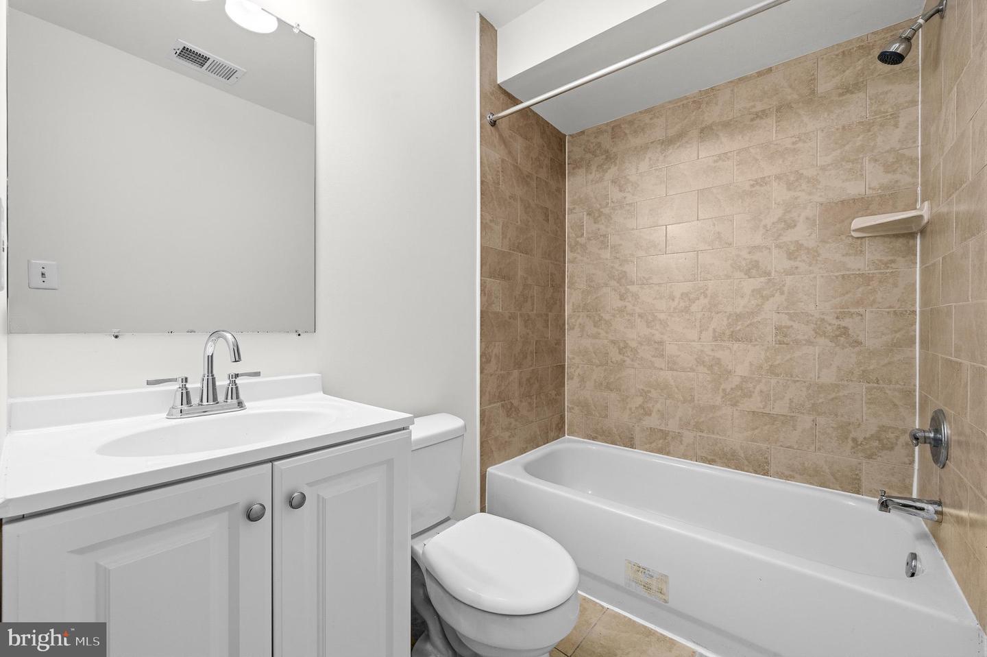 6944 Hawthorne St Property Photo 19