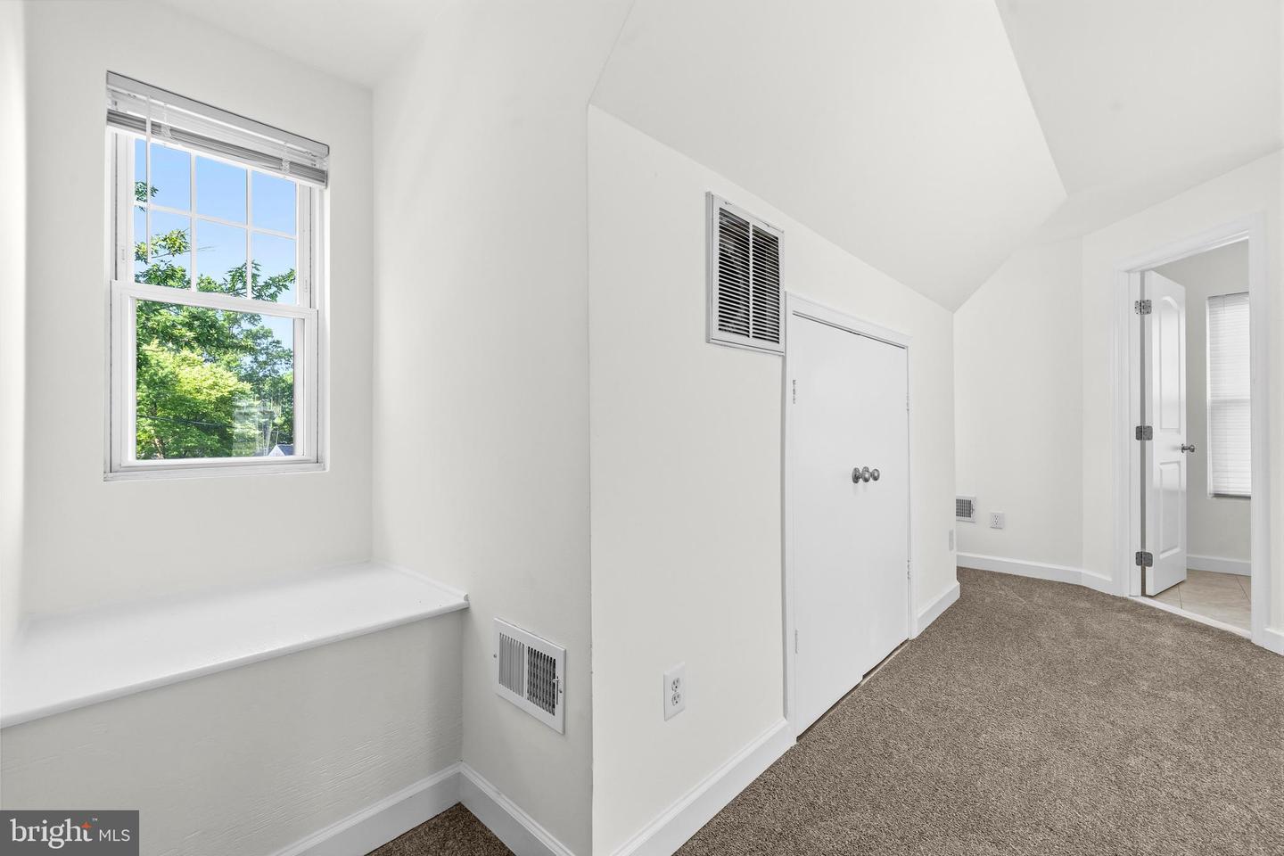 6944 Hawthorne St Property Photo 24