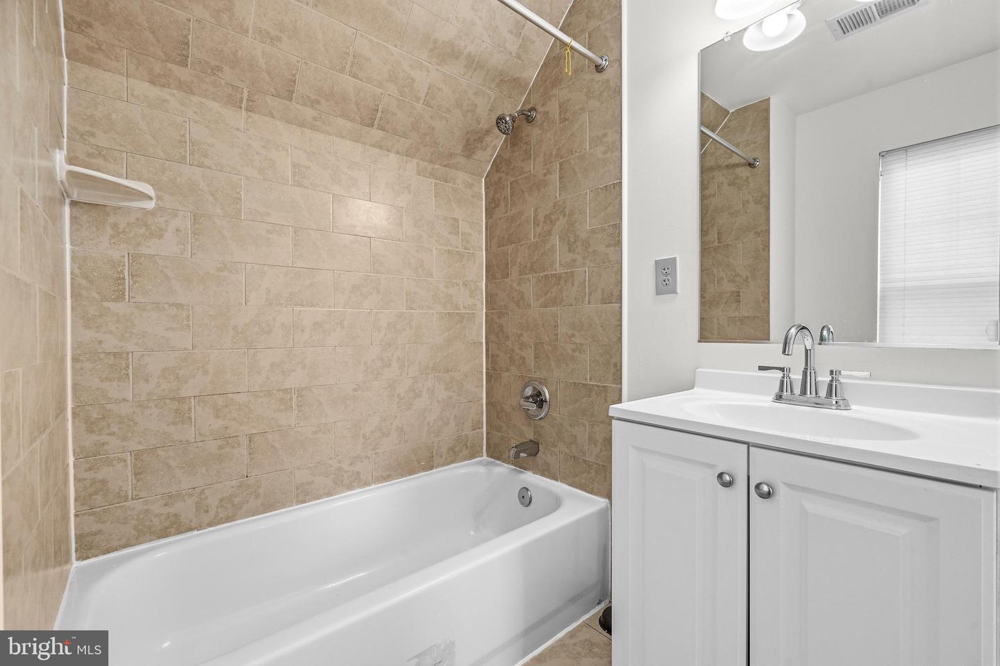 6944 Hawthorne St Property Photo 25