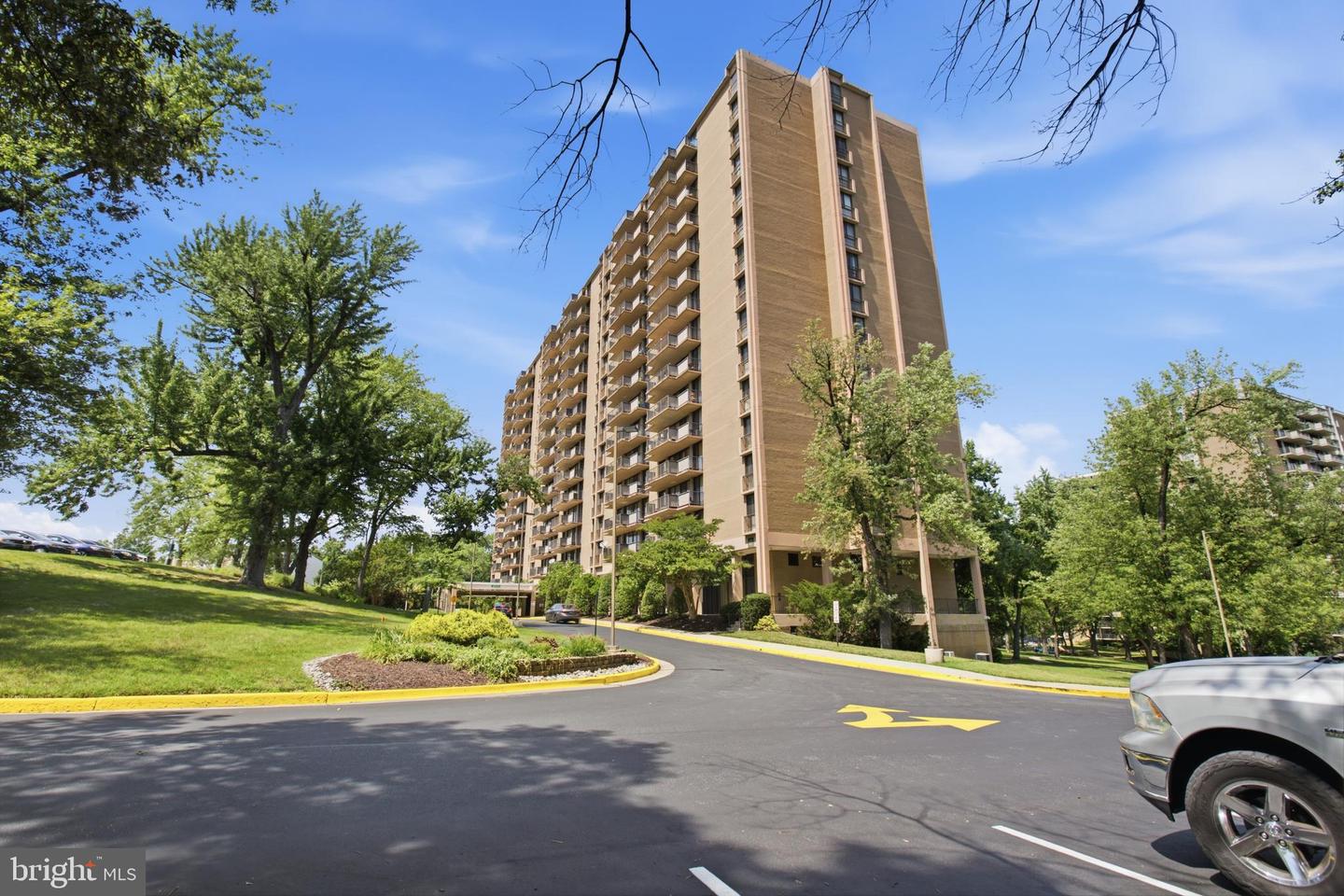 6100 Westchester Park Dr #t8 Property Photo 1