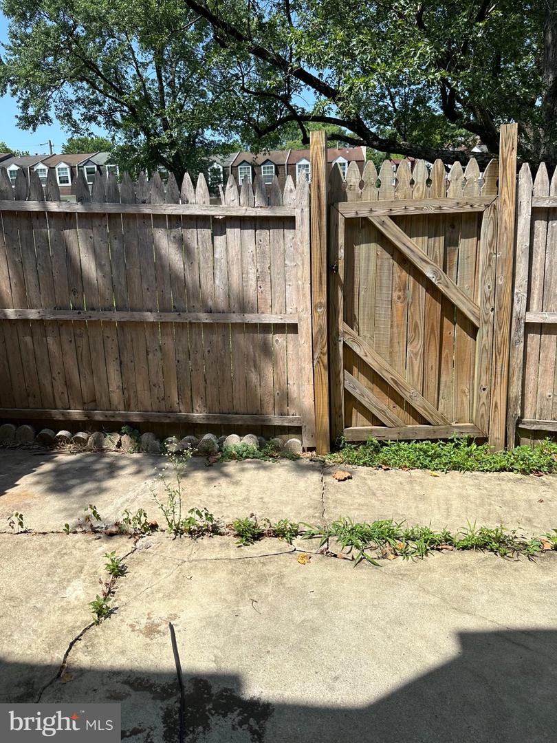 1920 Dutch Village Dr #t-226 Property Photo 16