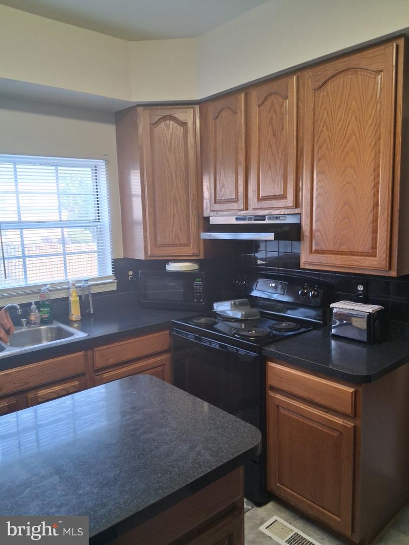 10709 Heatherleigh Dr Property Photo 6