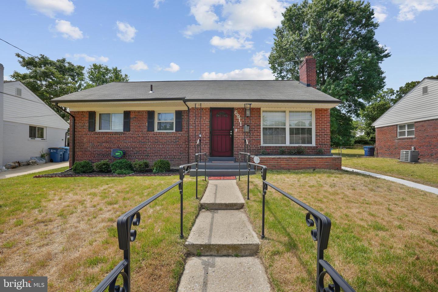 6911 Lansdale St Property Photo 1