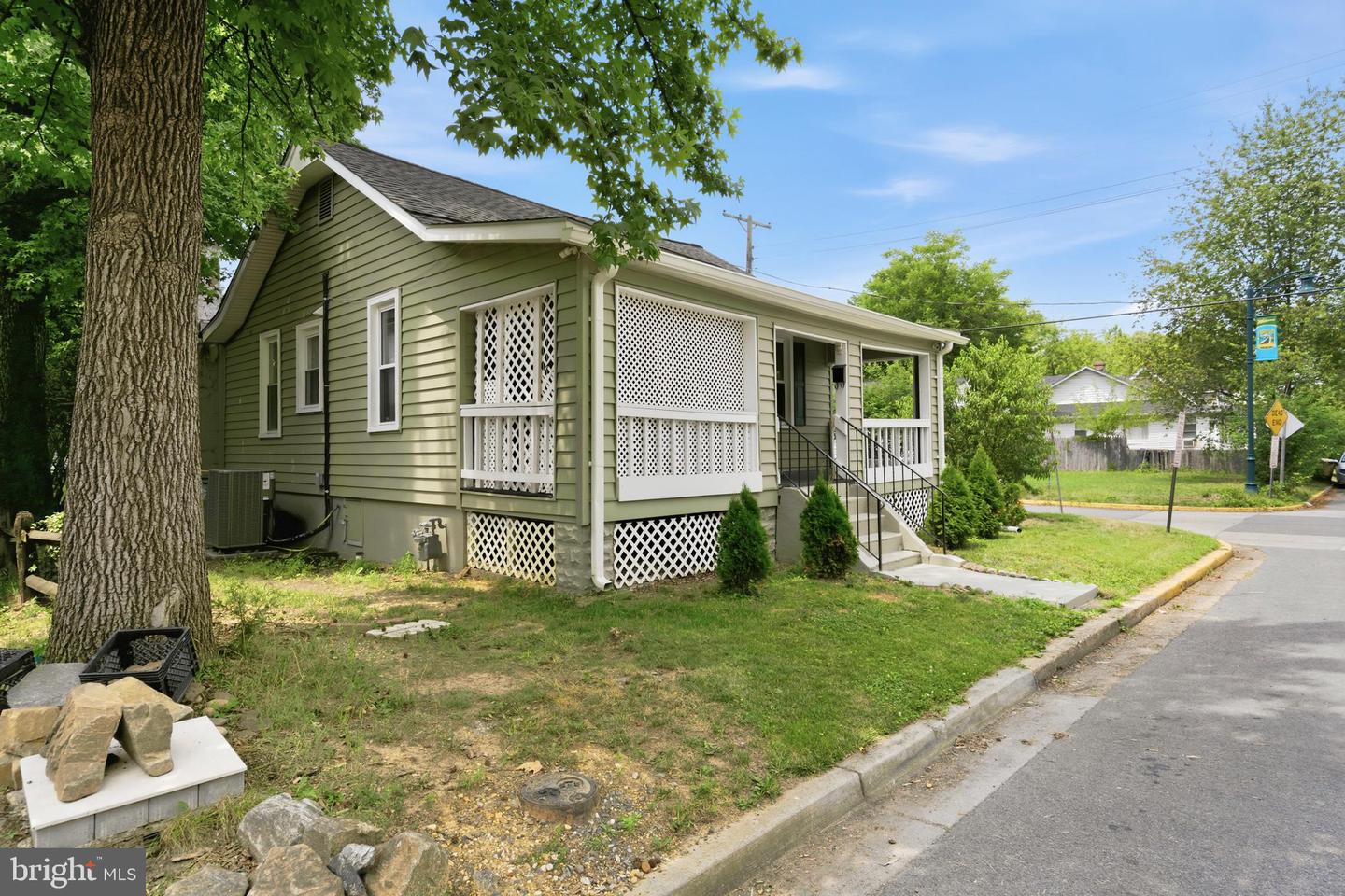5113 Crittenden St Property Photo 4