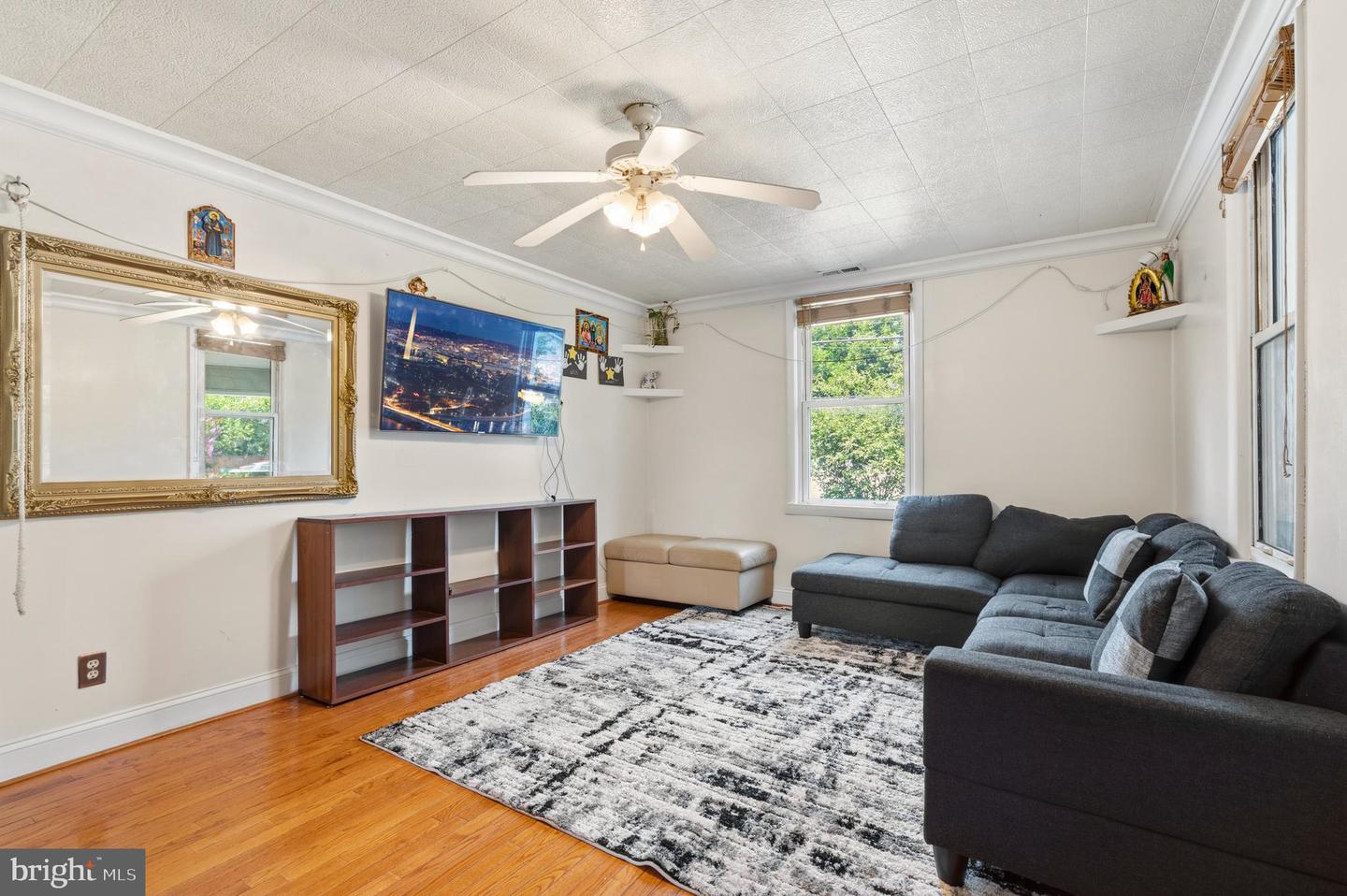 5113 Crittenden St Property Photo 8