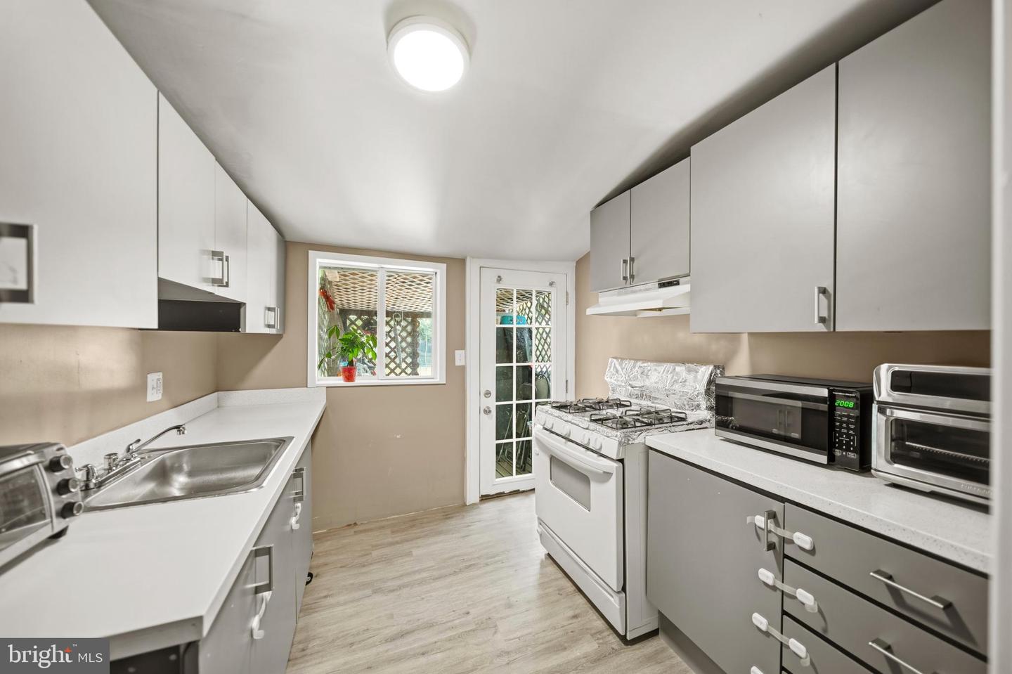 5113 Crittenden St Property Photo 11