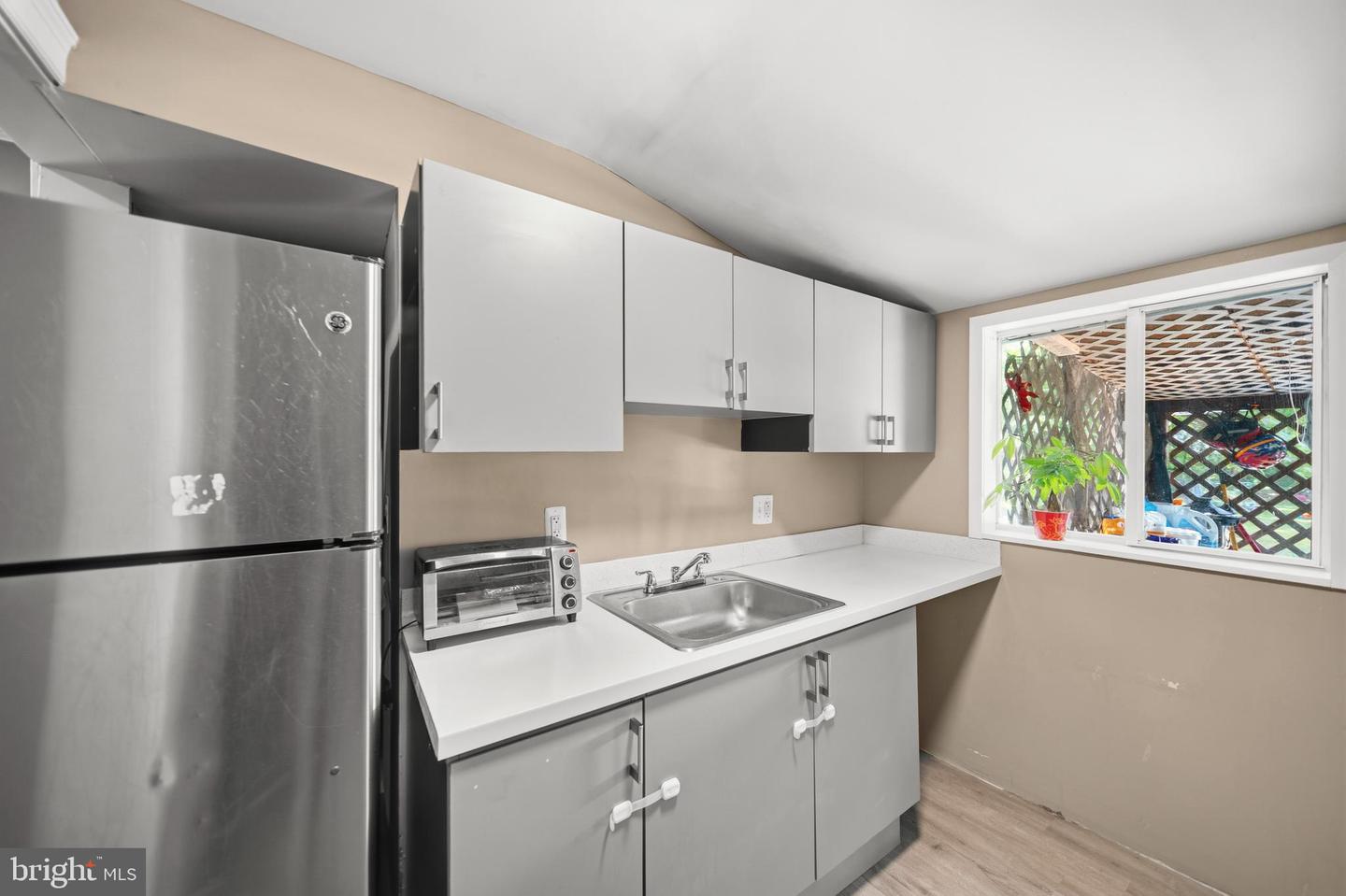 5113 Crittenden St Property Photo 12
