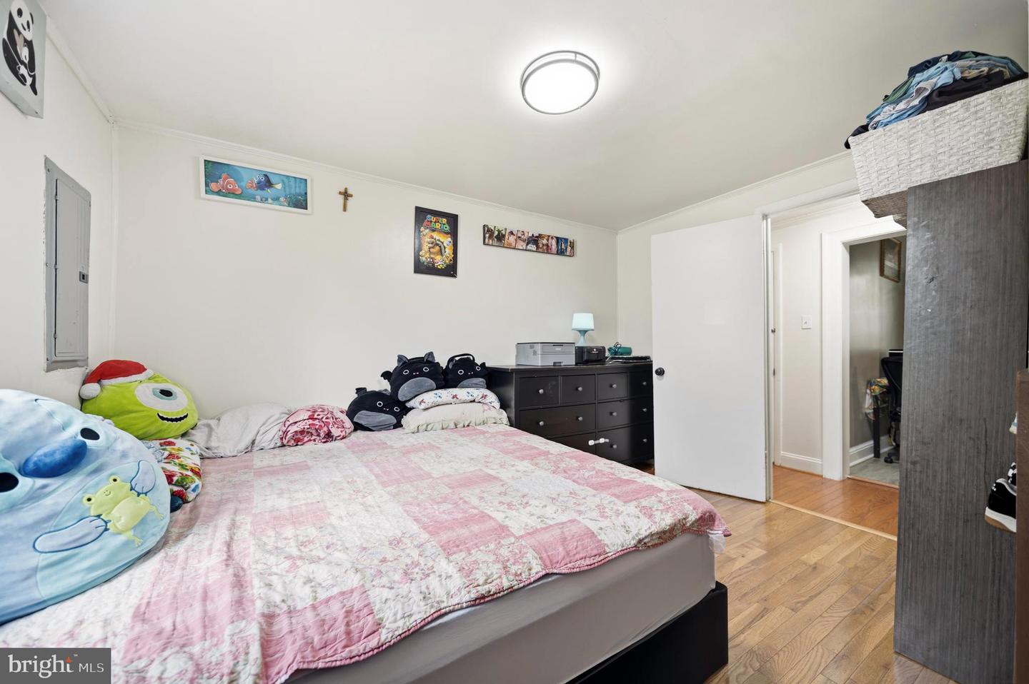 5113 Crittenden St Property Photo 18