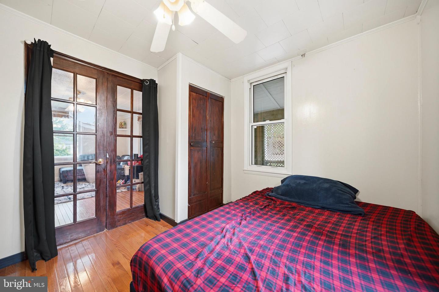 5113 Crittenden St Property Photo 21