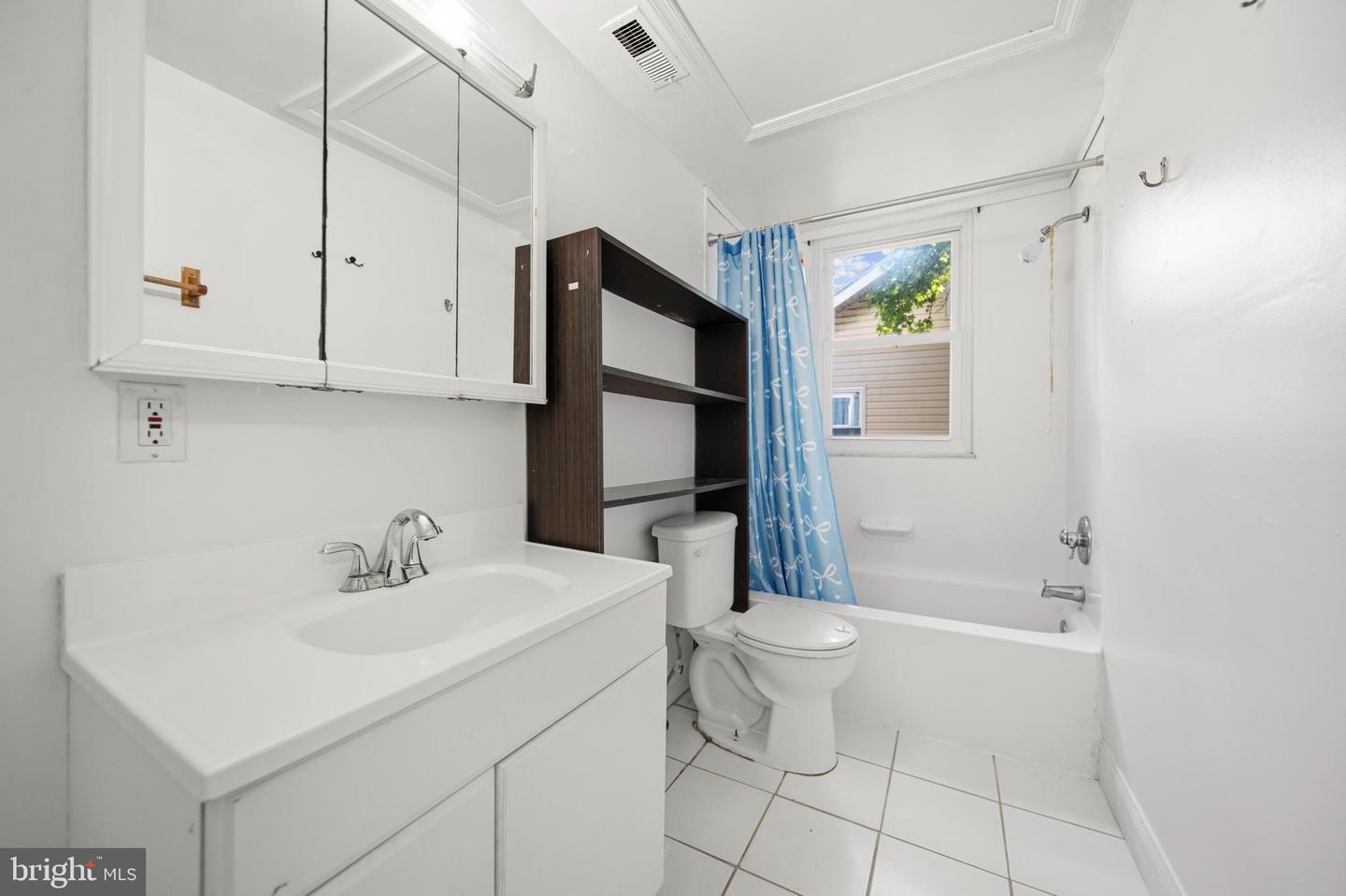 5113 Crittenden St Property Photo 22