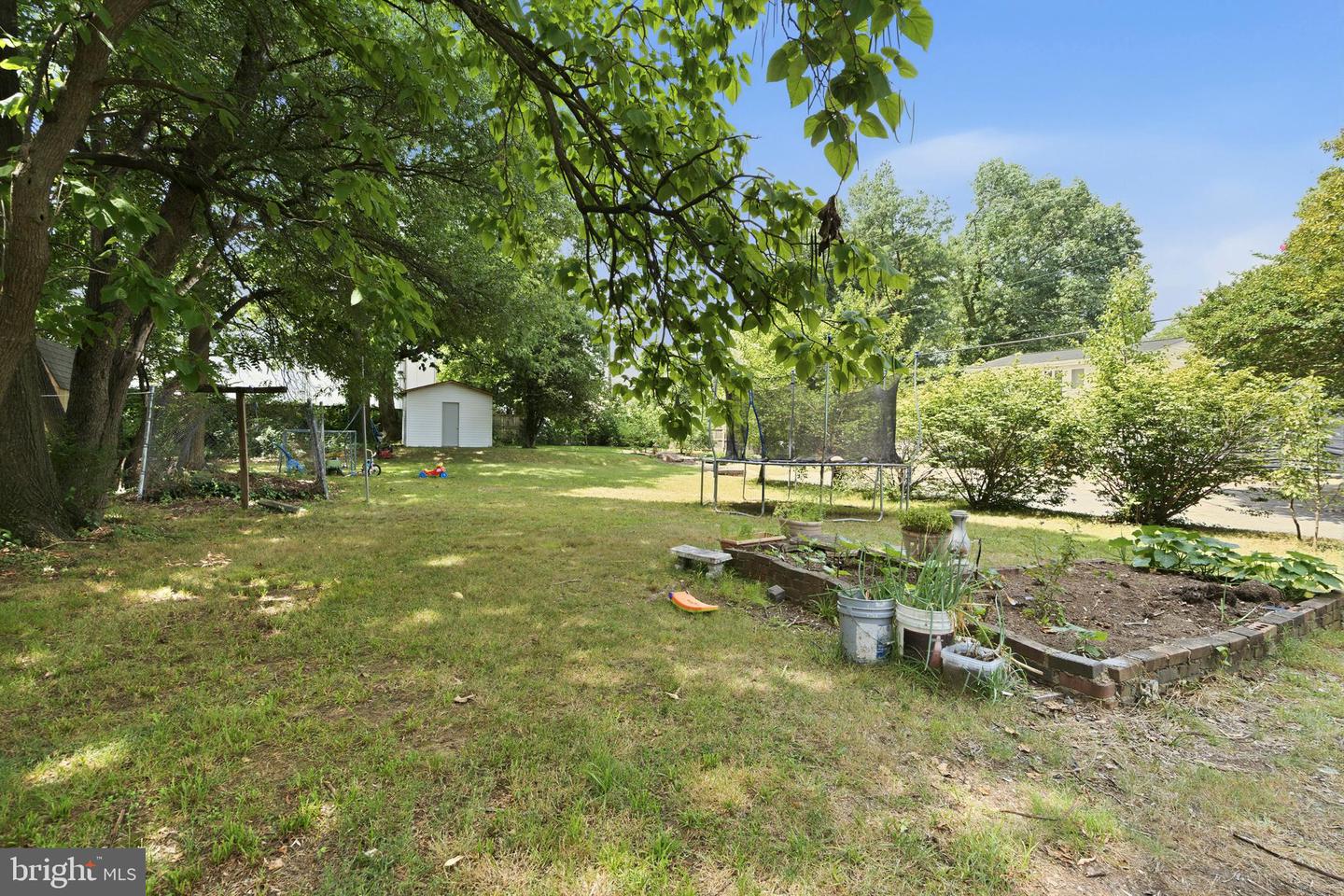 5113 Crittenden St Property Photo 24