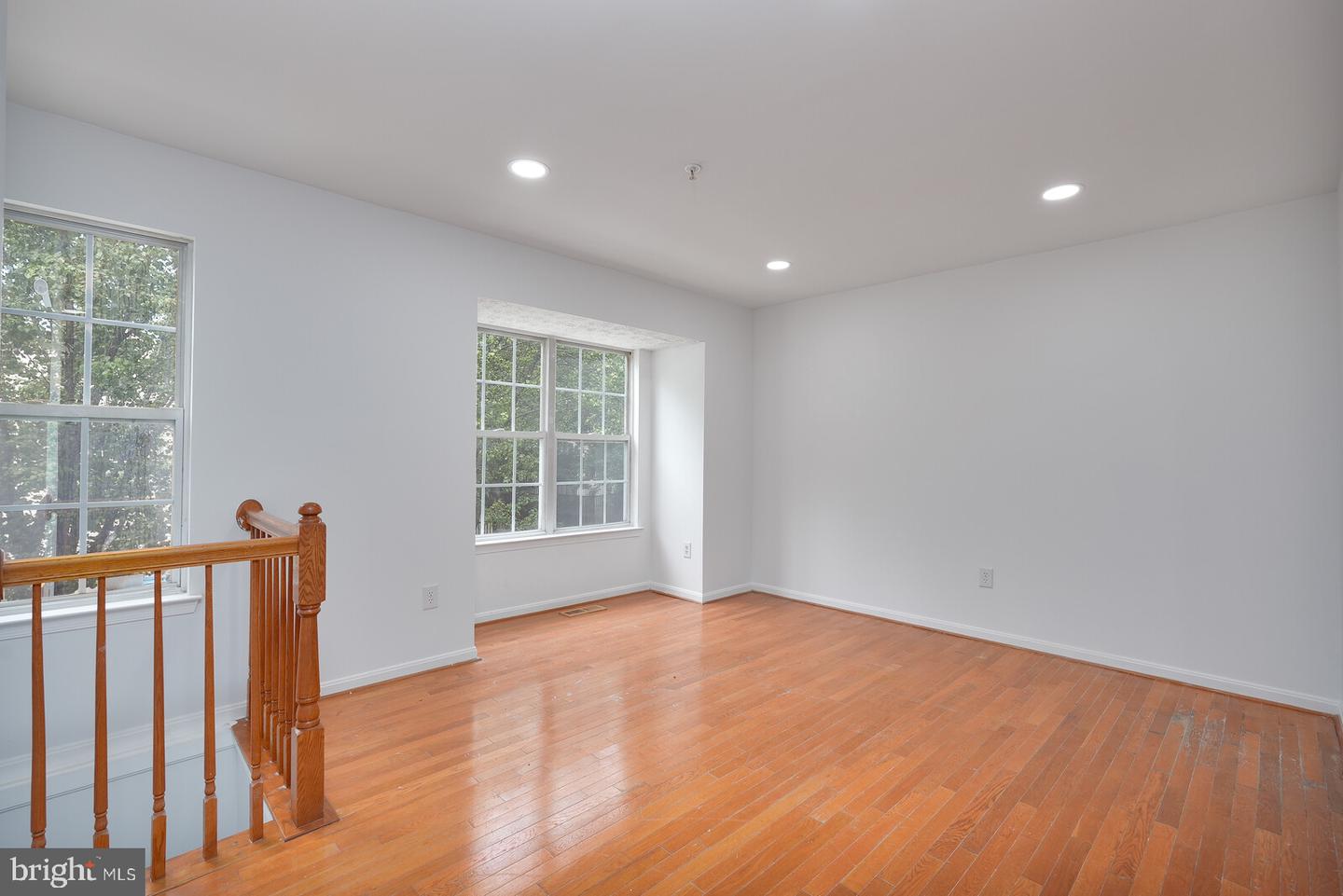 9909 Royal Commerce Pl Property Photo 5