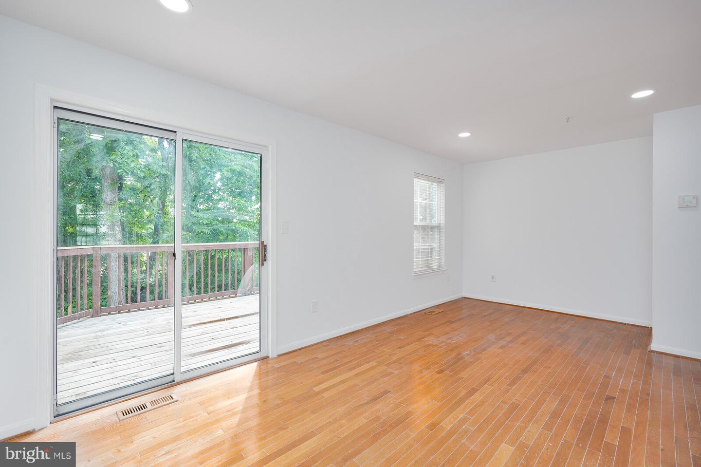 9909 Royal Commerce Pl Property Photo 6