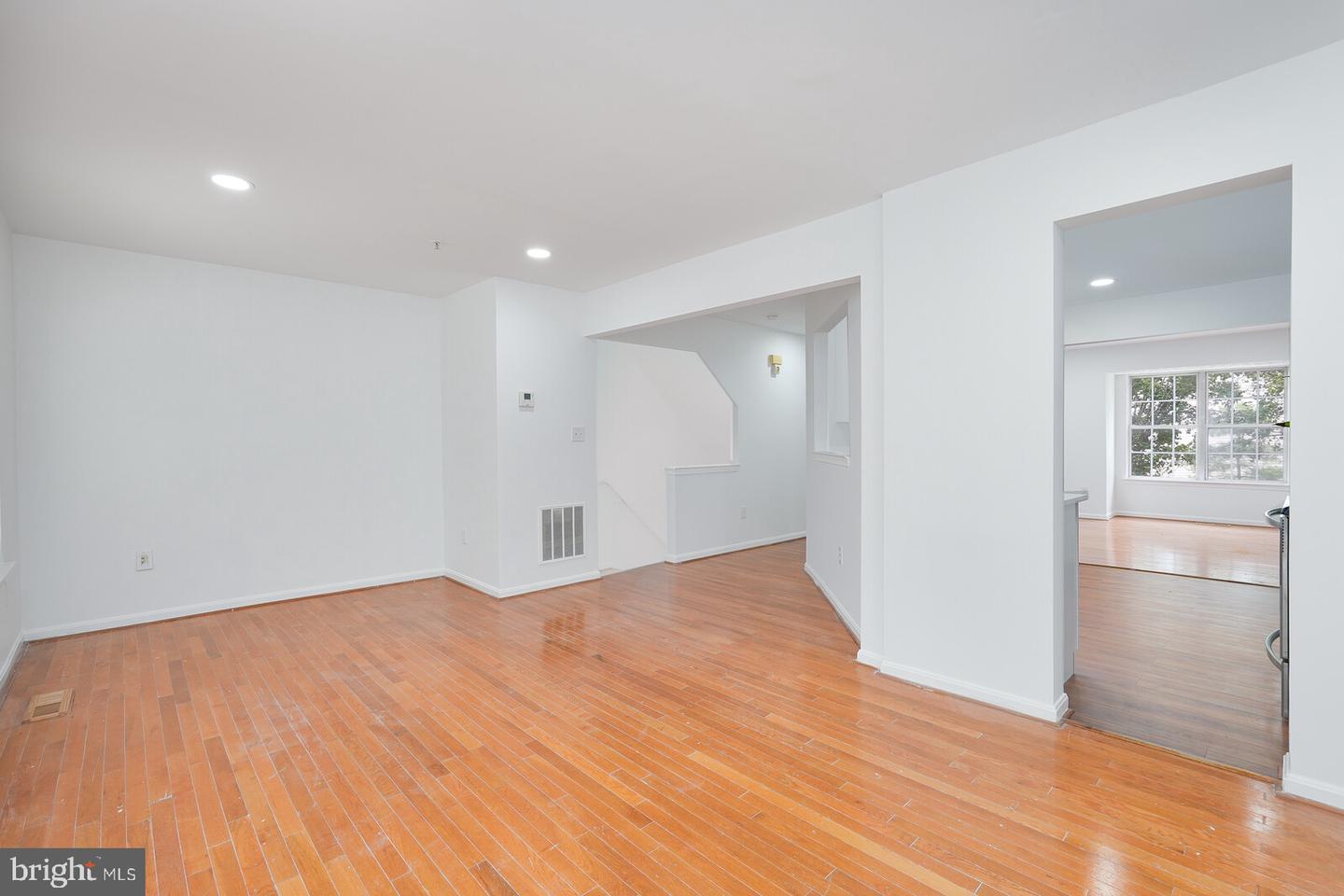 9909 Royal Commerce Pl Property Photo 8