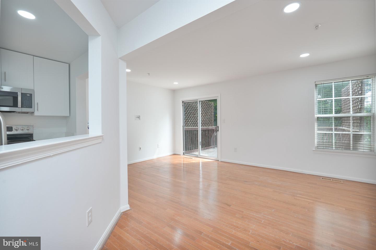 9909 Royal Commerce Pl Property Photo 9