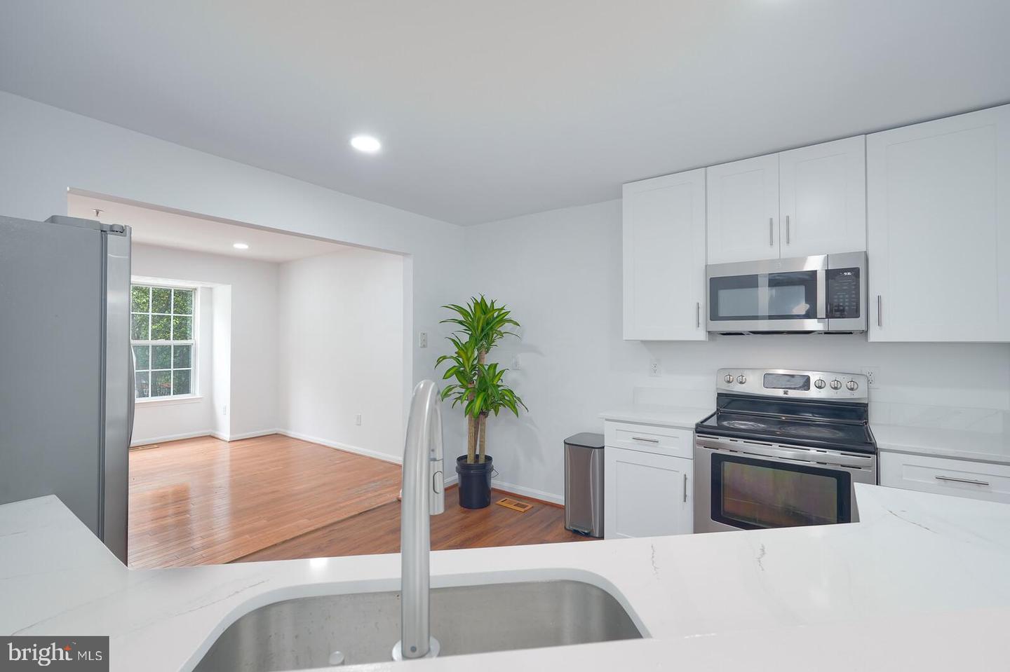 9909 Royal Commerce Pl Property Photo 11