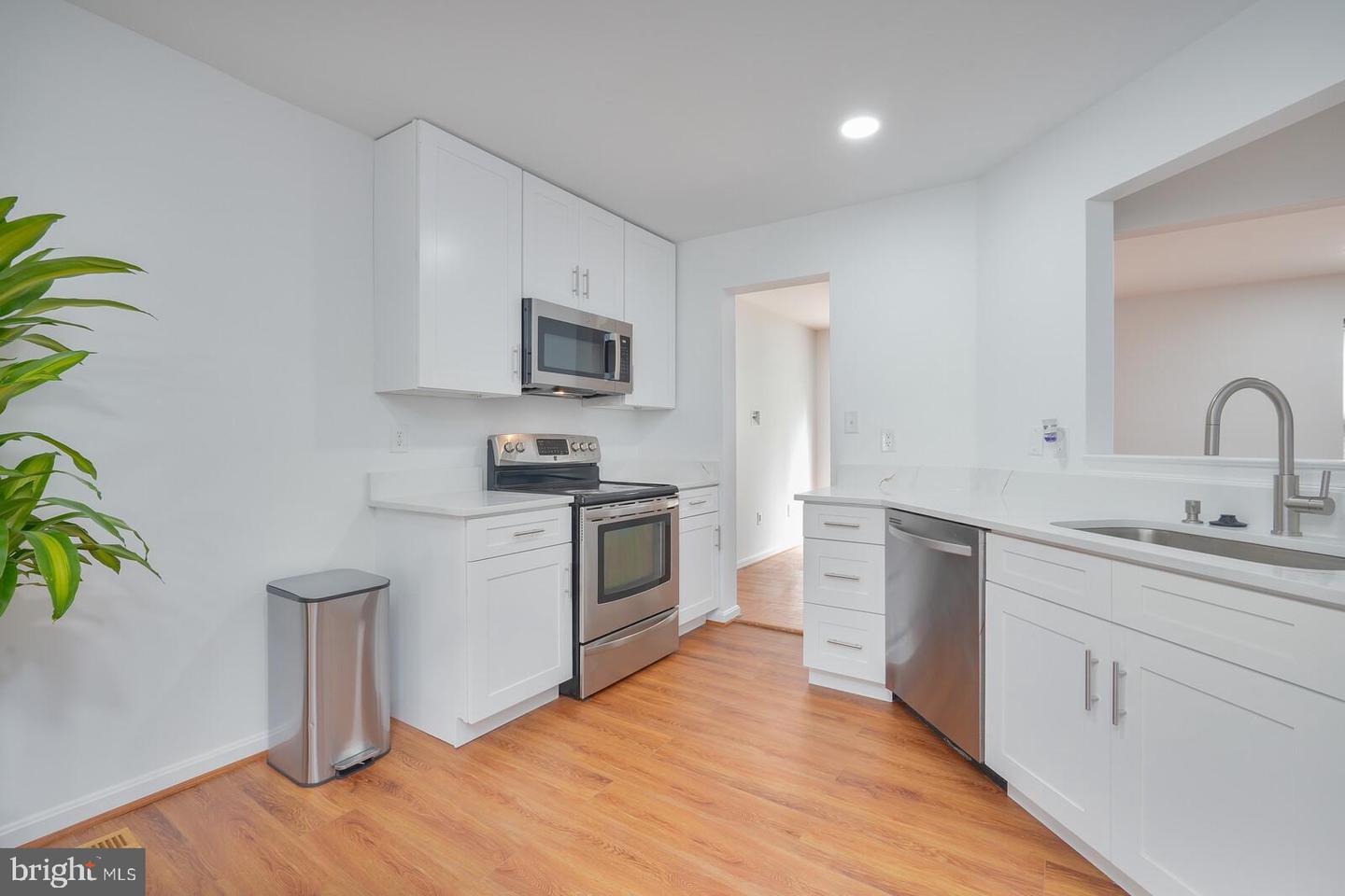 9909 Royal Commerce Pl Property Photo 12