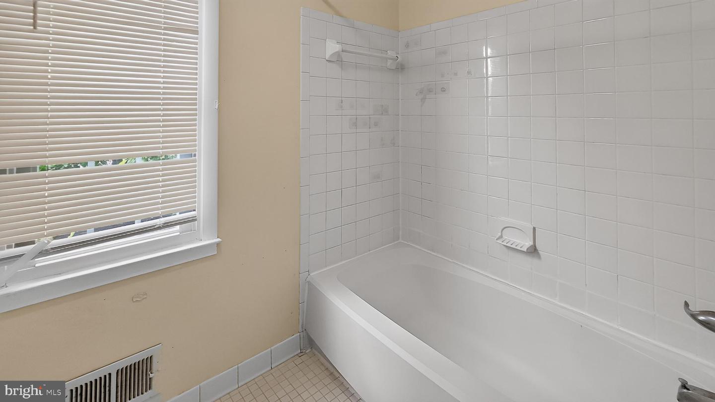 13100 N Point Ln Property Photo 14