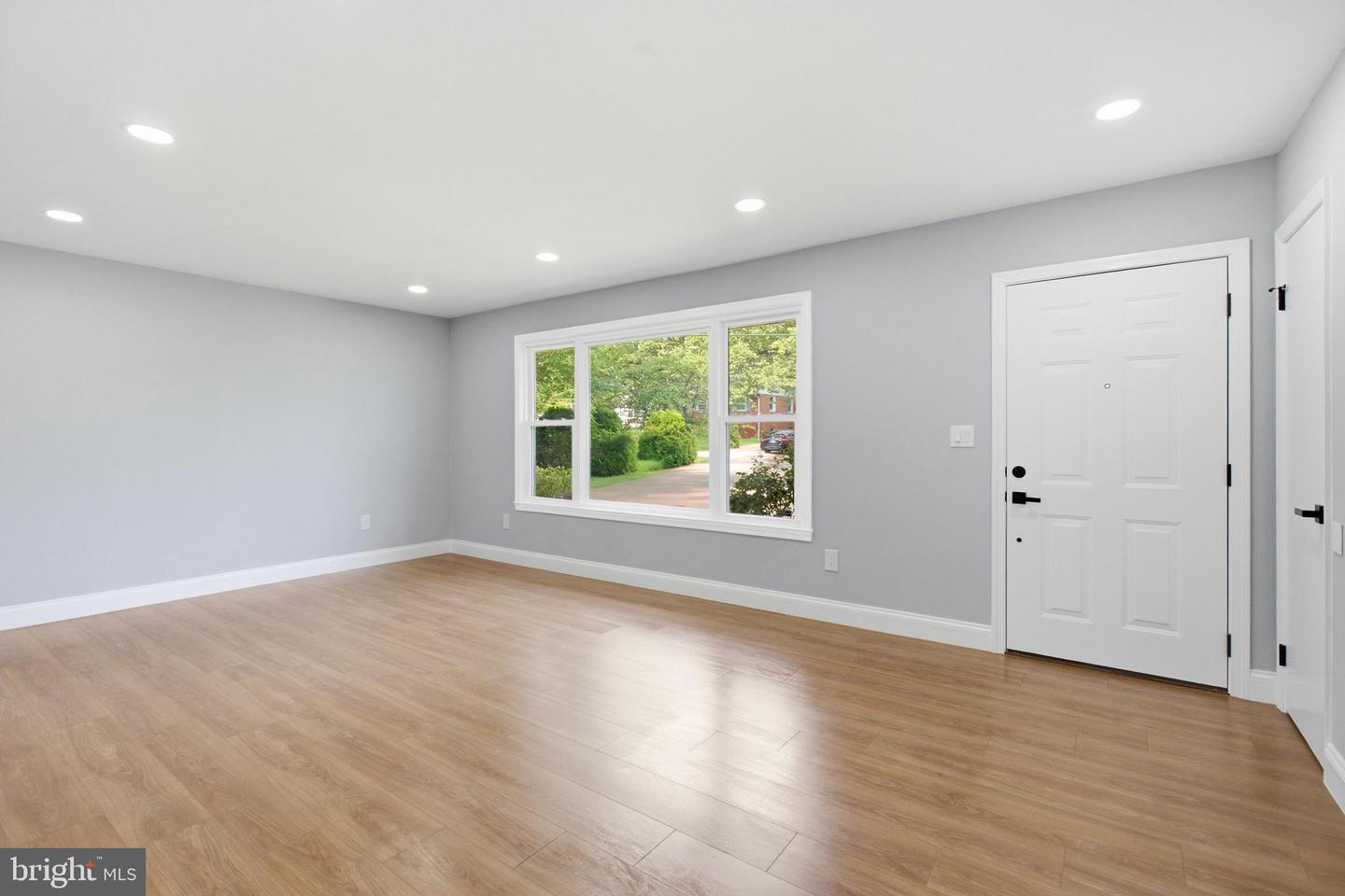 7901 Powhatan St Property Photo 3