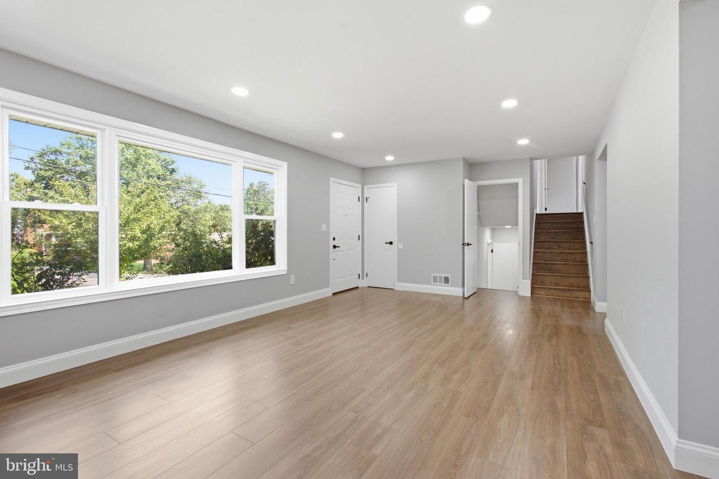 7901 Powhatan St Property Photo 4