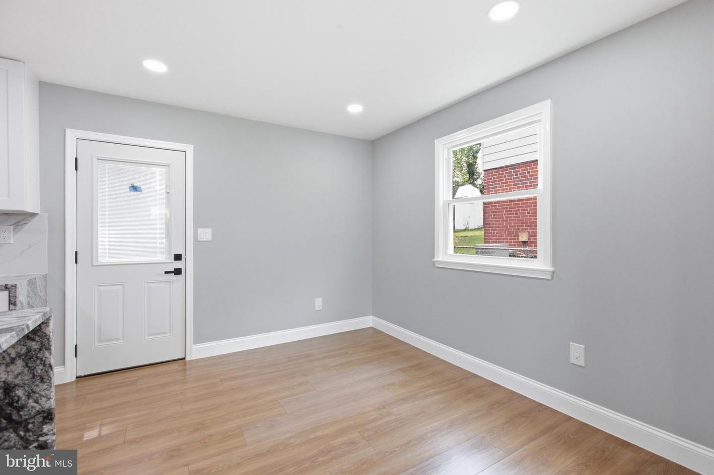 7901 Powhatan St Property Photo 6