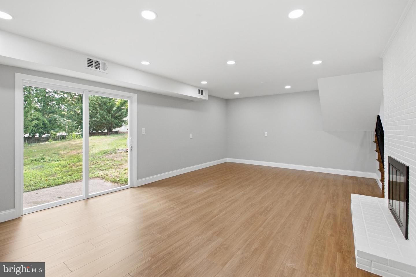 7901 Powhatan St Property Photo 17