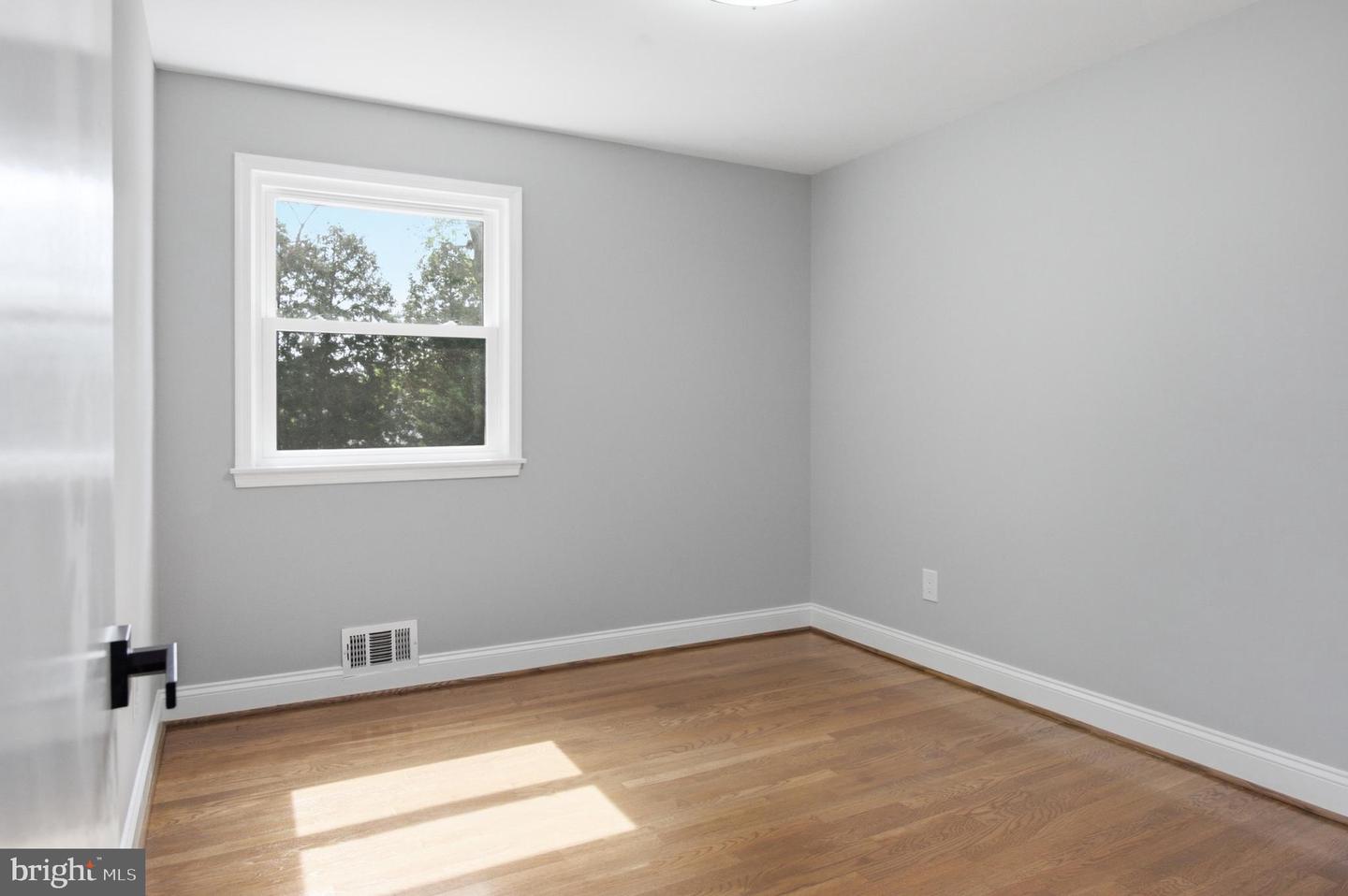 7901 Powhatan St Property Photo 25