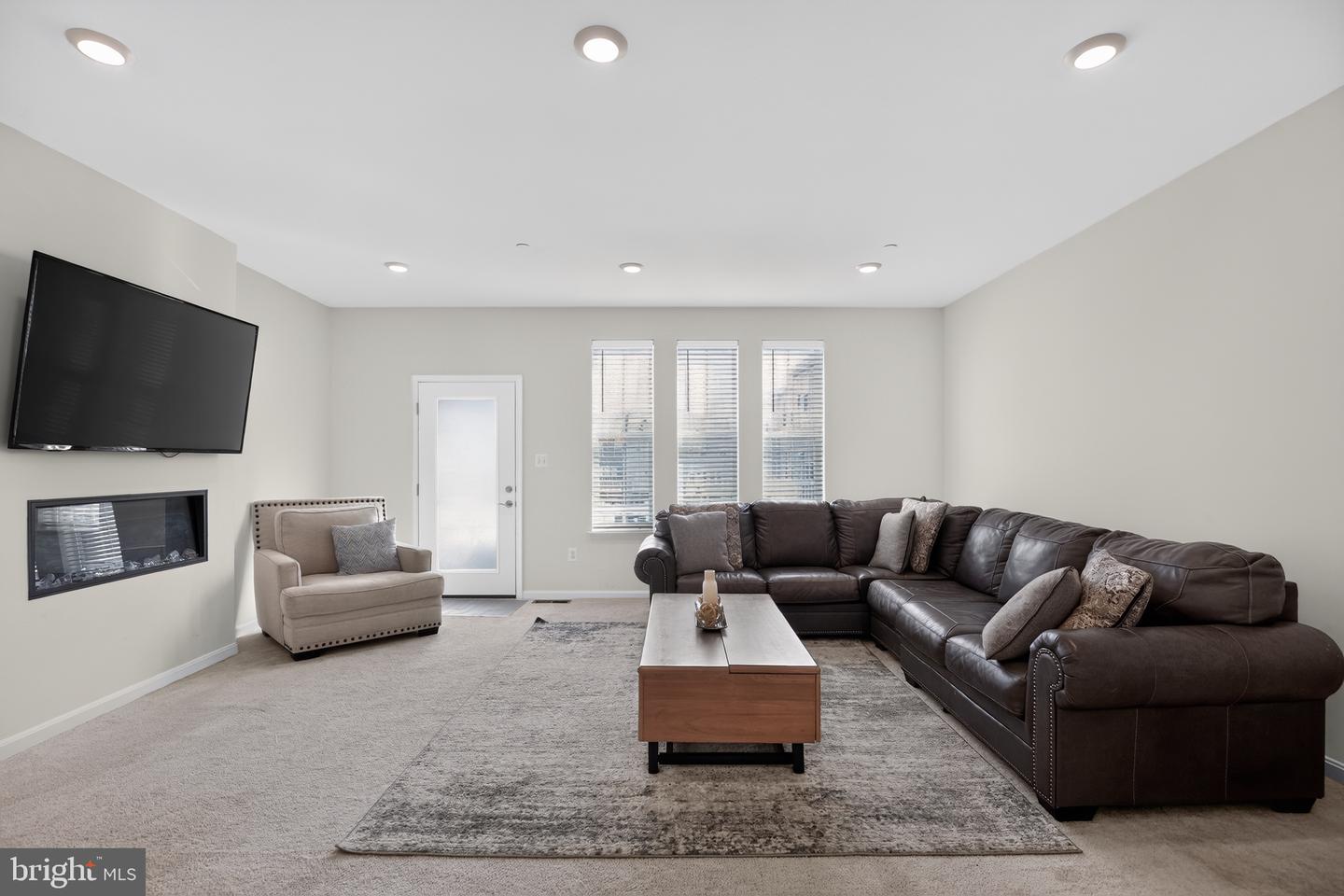 10406 Serenade Ln Property Photo 13