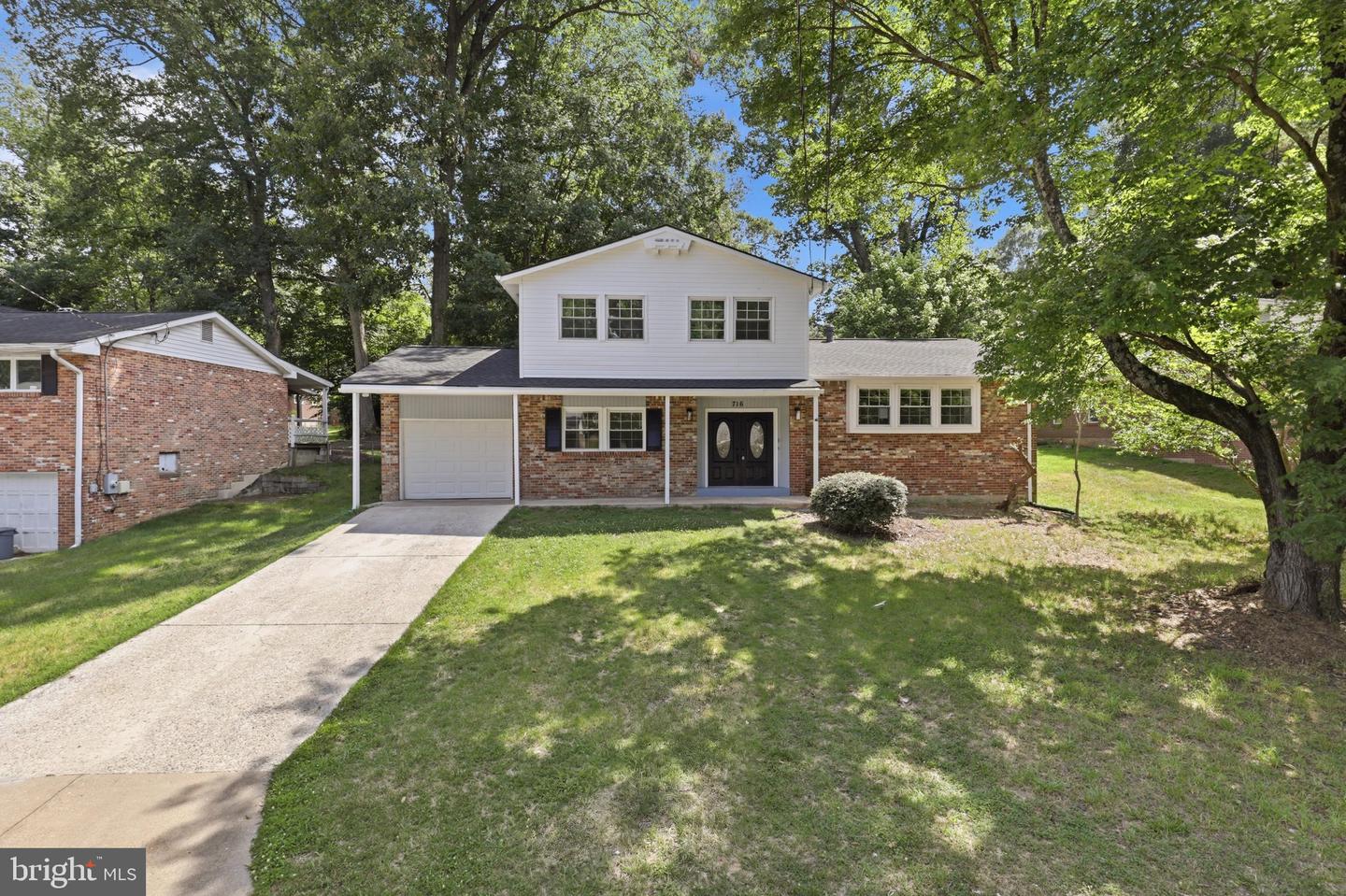 716 Calvert Ln Property Photo 1