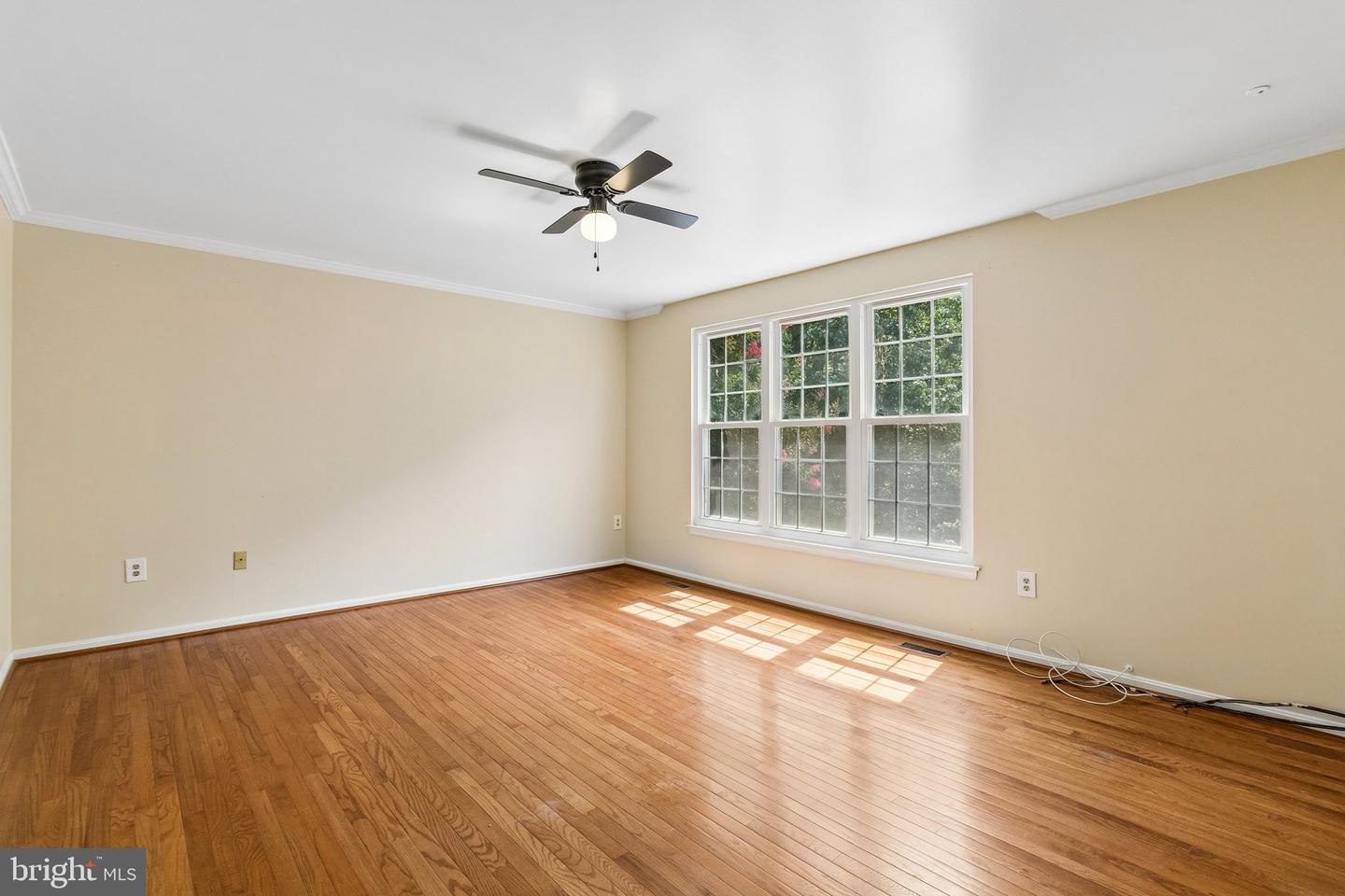 820 Chatsworth Dr Property Photo 6
