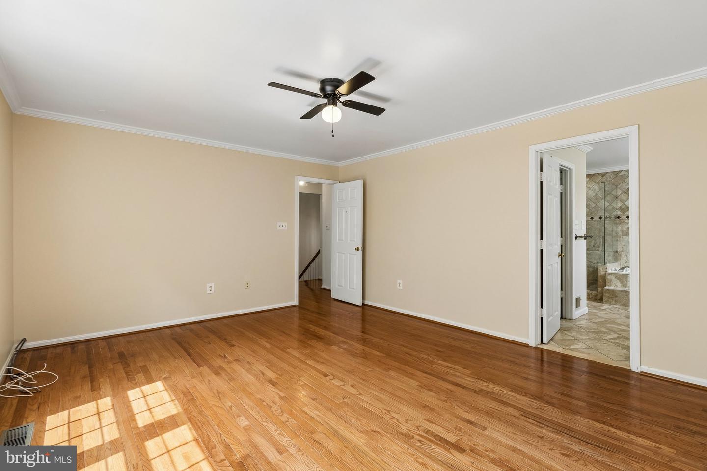 820 Chatsworth Dr Property Photo 7