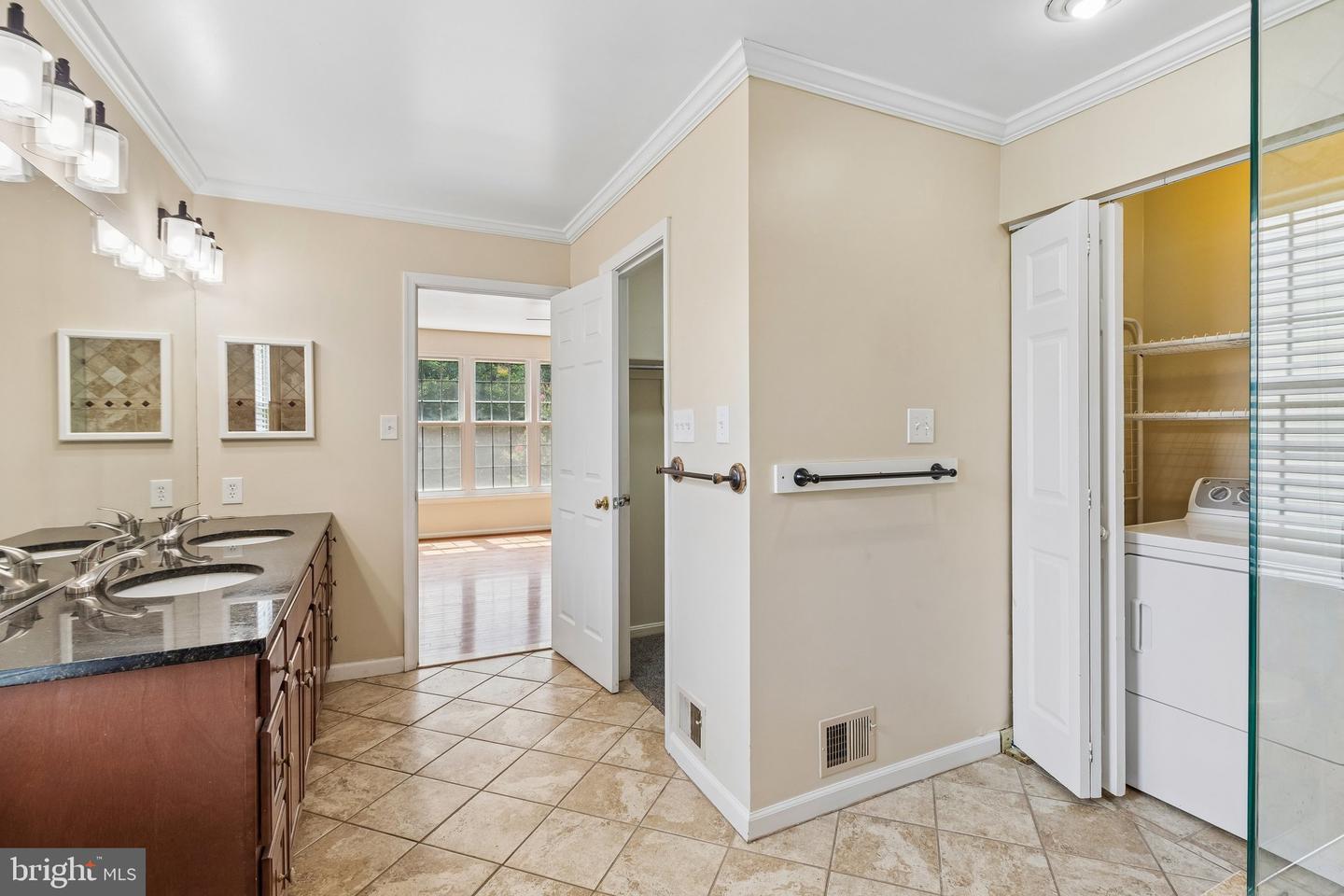 820 Chatsworth Dr Property Photo 9